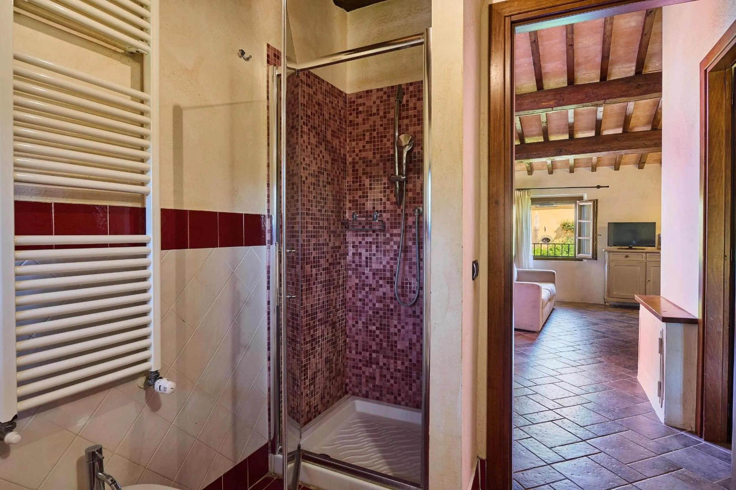 Shower in Borgo San Giusto