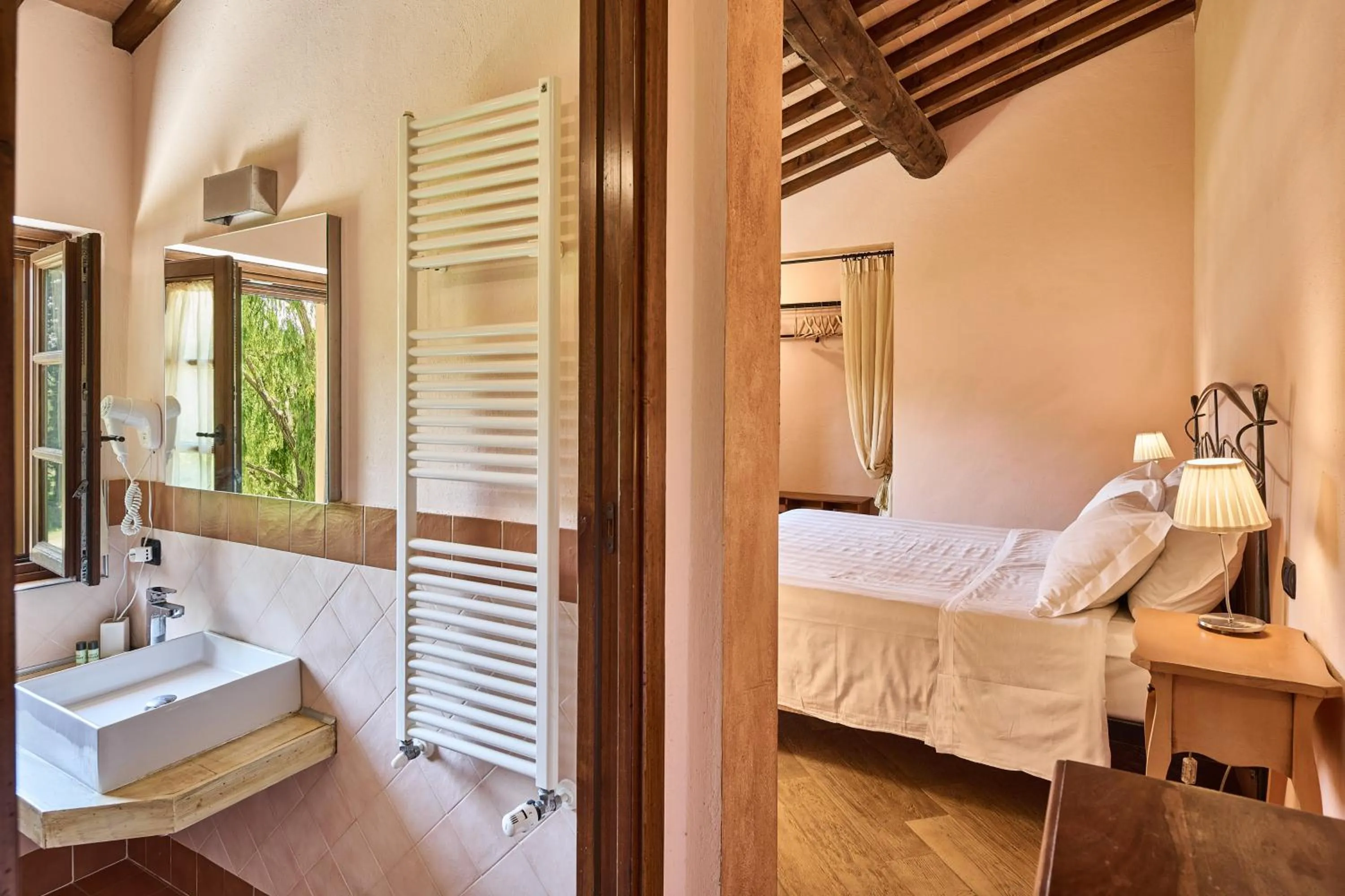 Bathroom, Bed in Borgo San Giusto