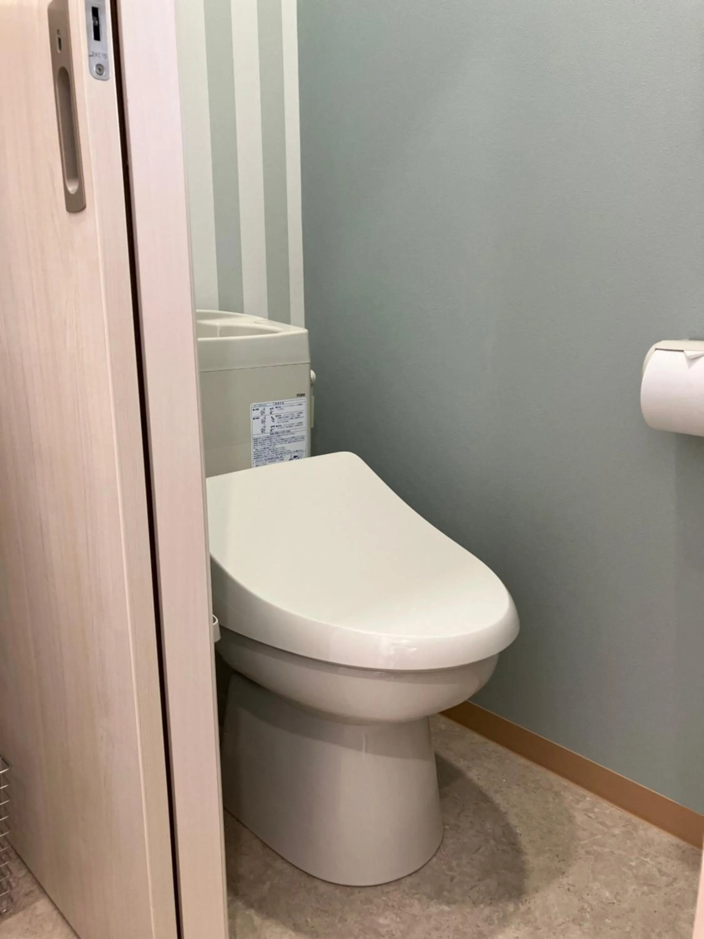 Toilet in Sea Breeze 1987