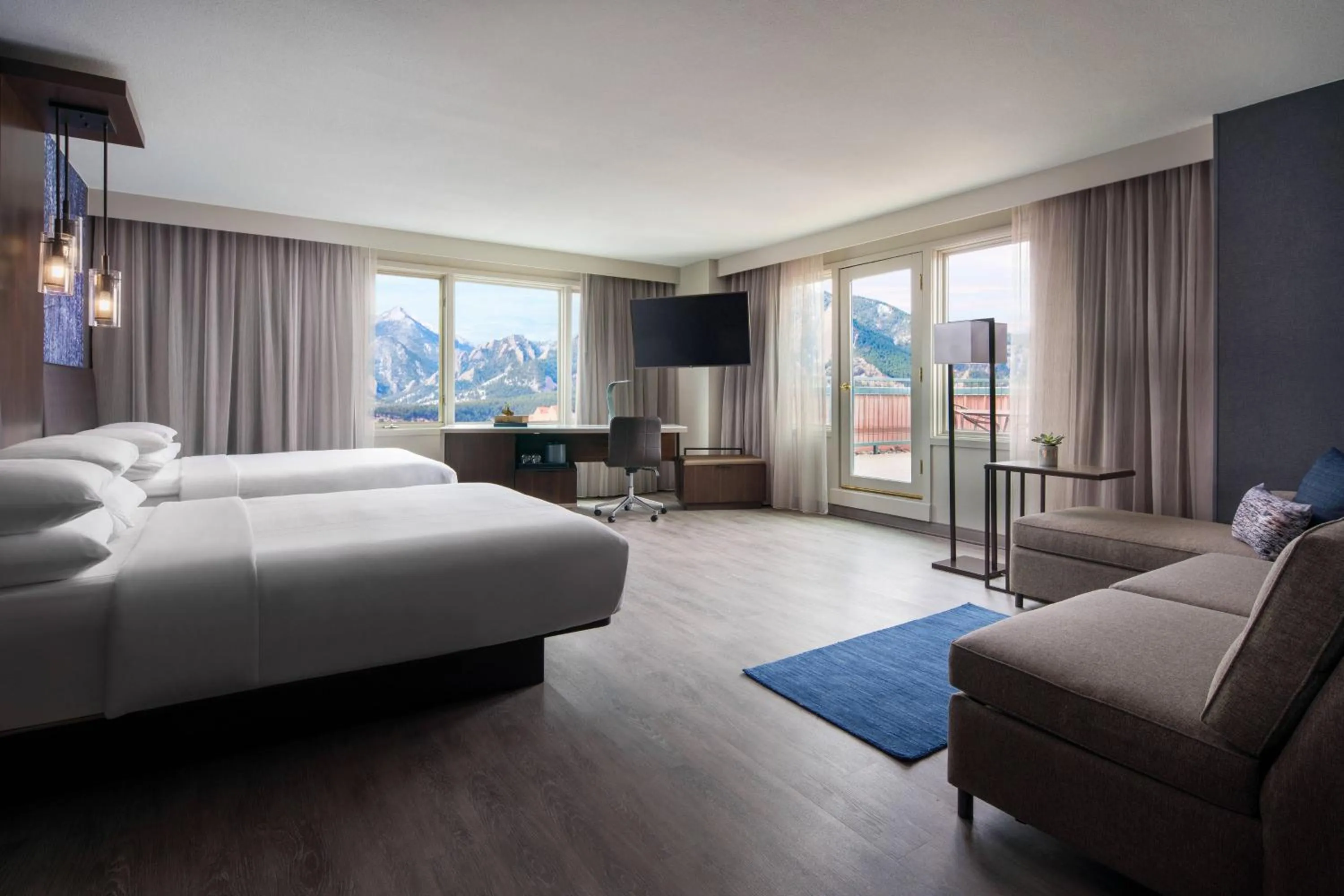 Photo of the whole room, Bed in Boulder Marriott