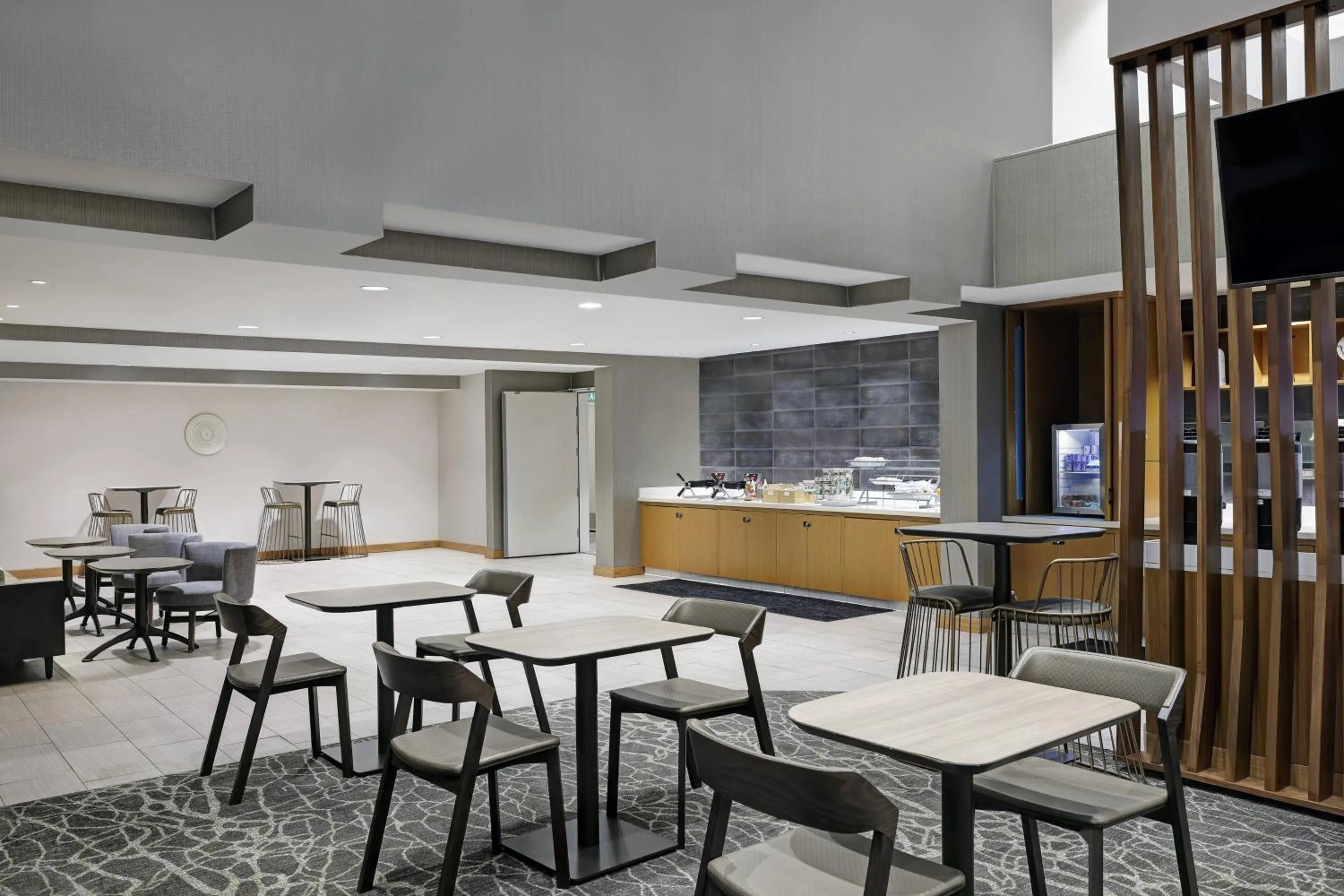 Breakfast in SpringHill Suites by Marriott Palm Desert