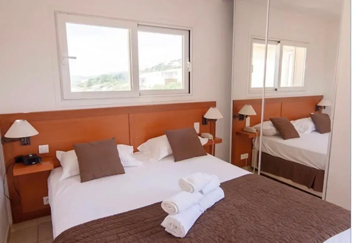 Privilege Double Room with Mountain View in Hôtel Lilium Maris Privilege Double Room with Mountain View in Hôtel Lilium Maris