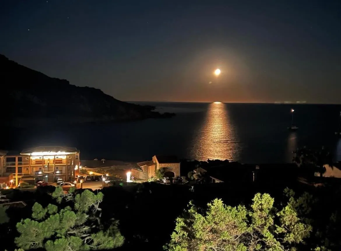 Night in Hôtel Lilium Maris