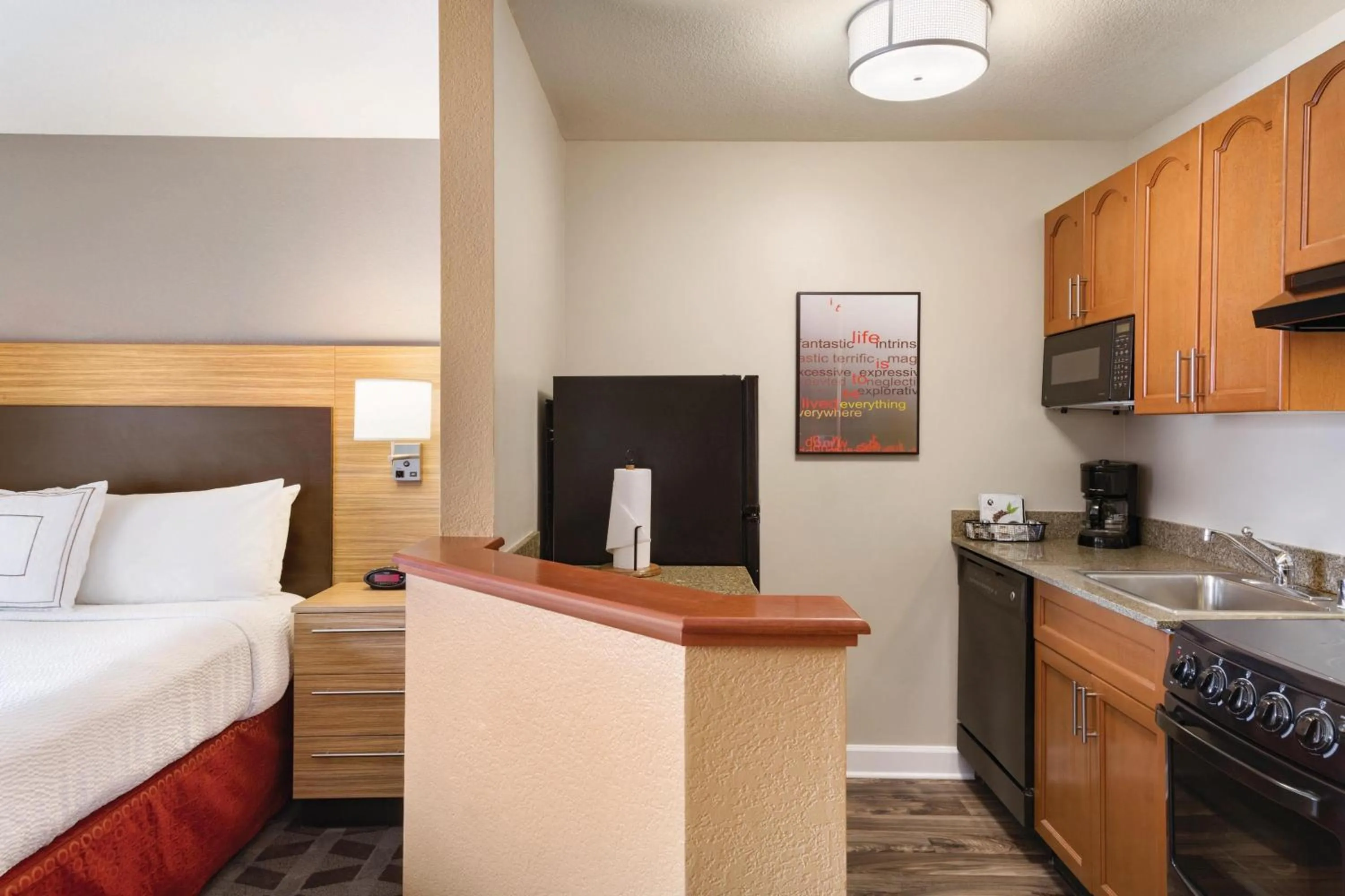 Kitchen or kitchenette, Bed in TownePlace Suites by Marriott Denver Downtown