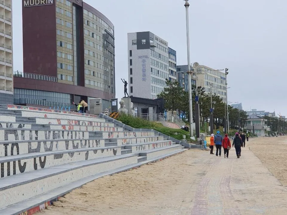 People in Hotel Wooyeon Flora