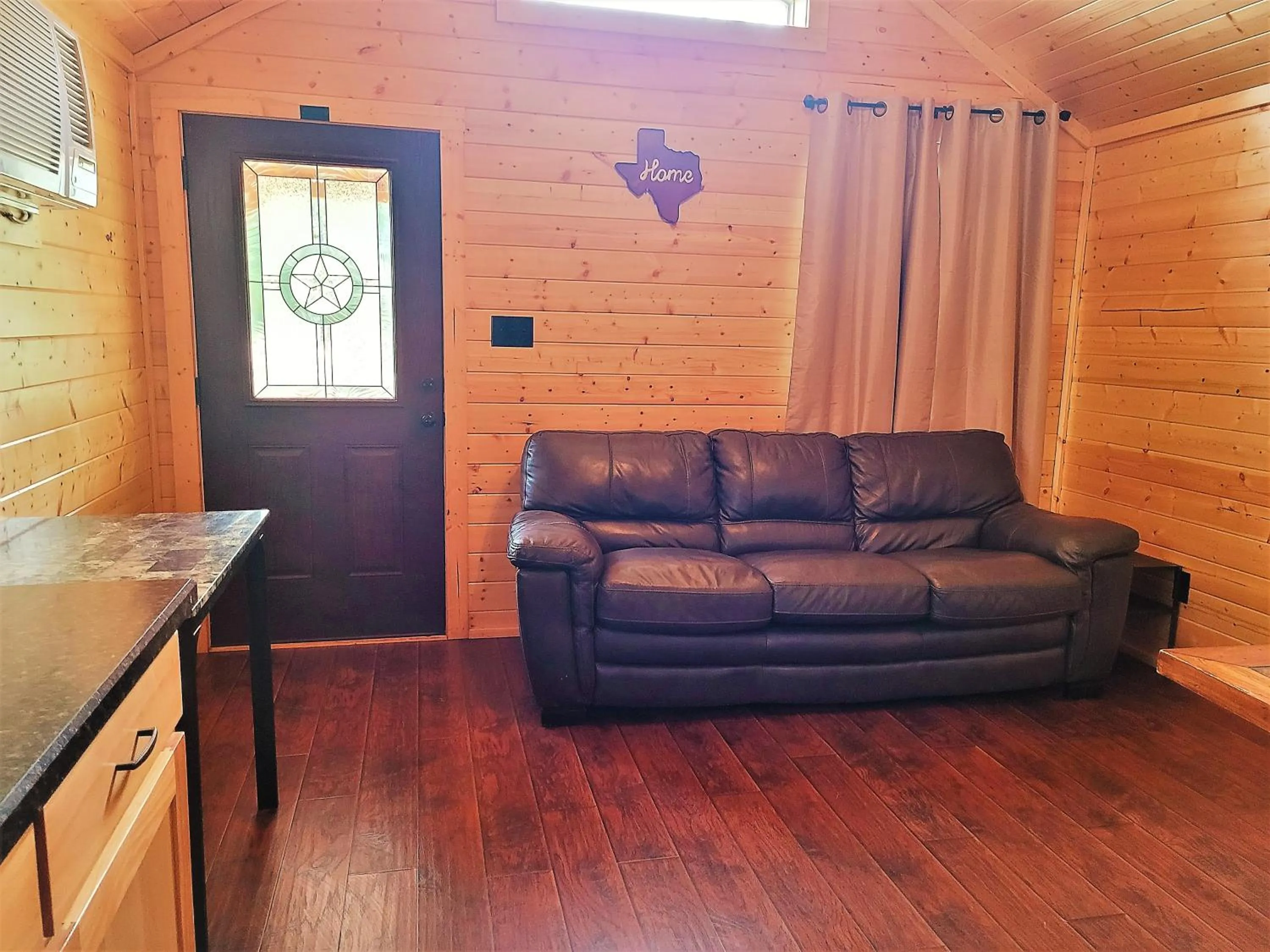 Living room in Al's Hideaway Cabin and RV Space, LLC