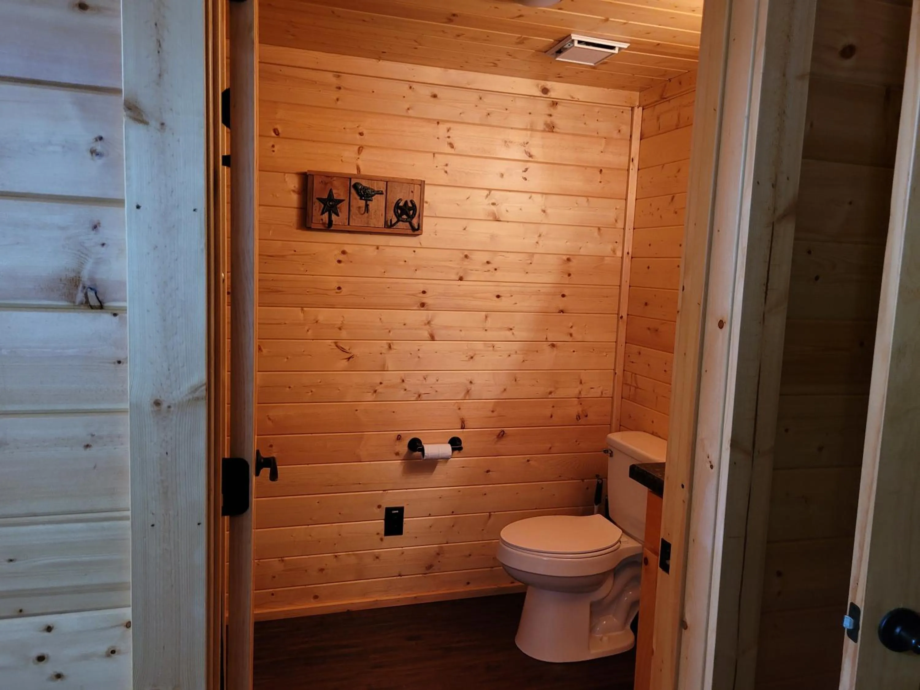 Bathroom in Al's Hideaway Cabin and RV Space, LLC