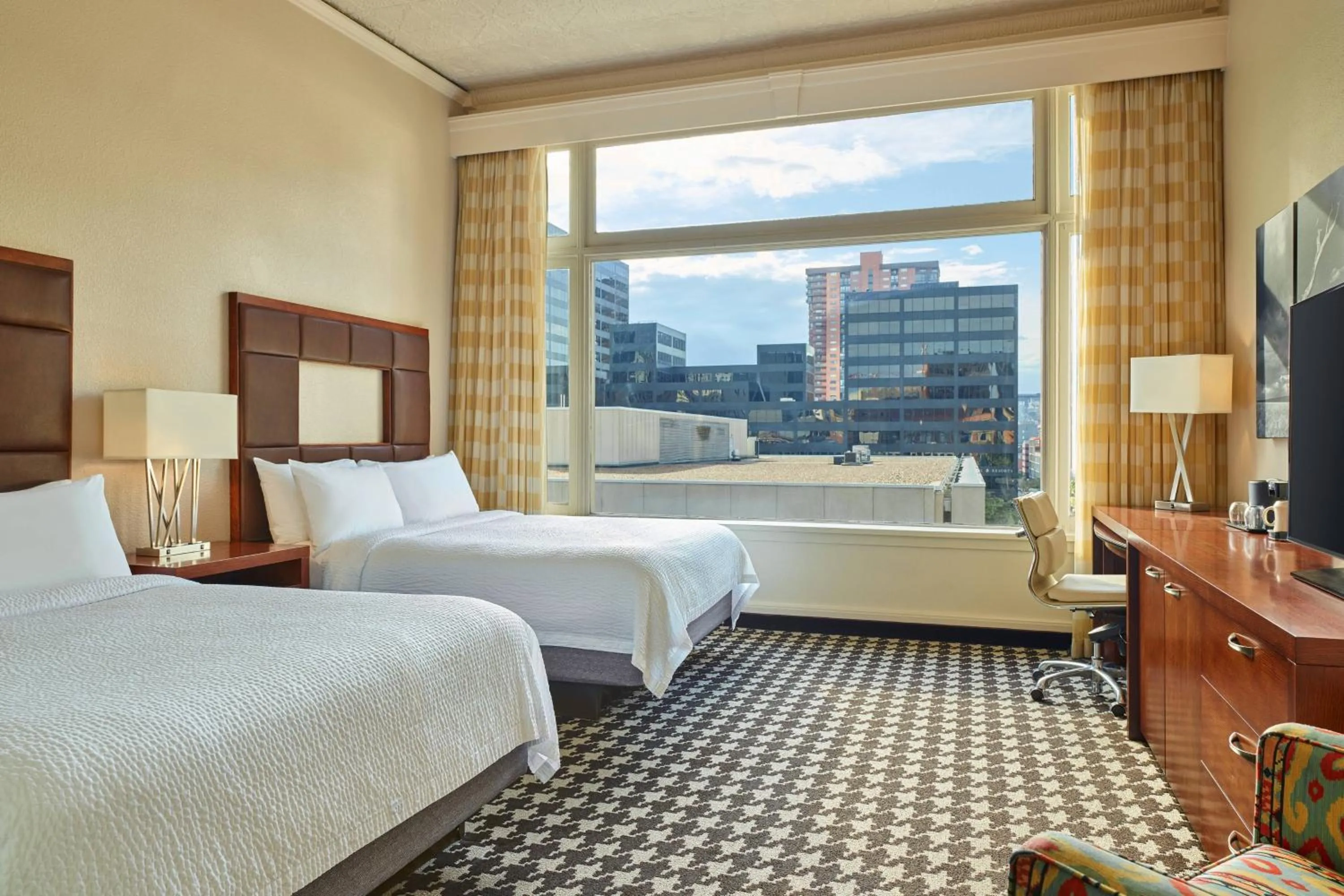 Photo of the whole room, Bed in Courtyard by Marriott Denver Downtown