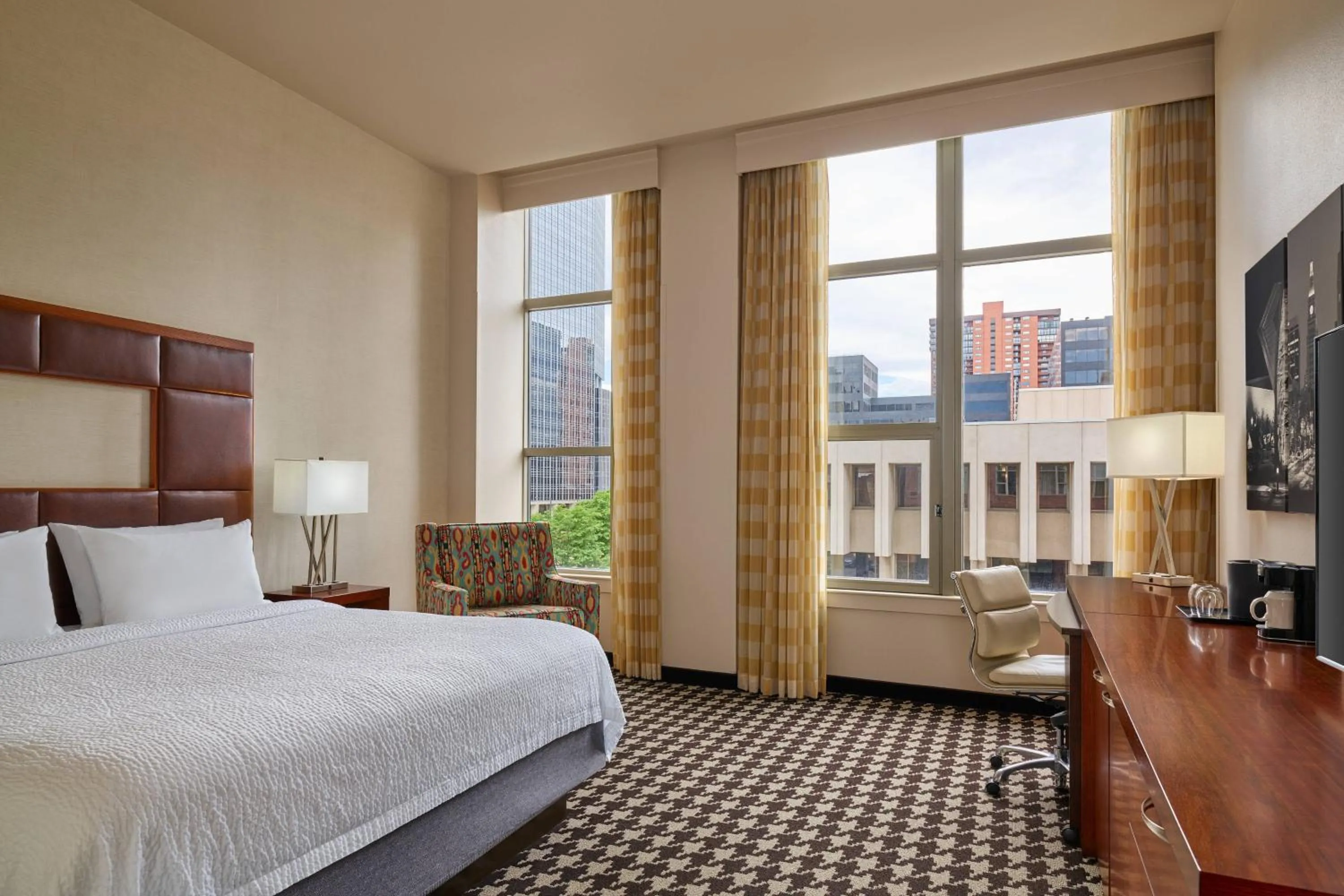 Photo of the whole room, Bed in Courtyard by Marriott Denver Downtown