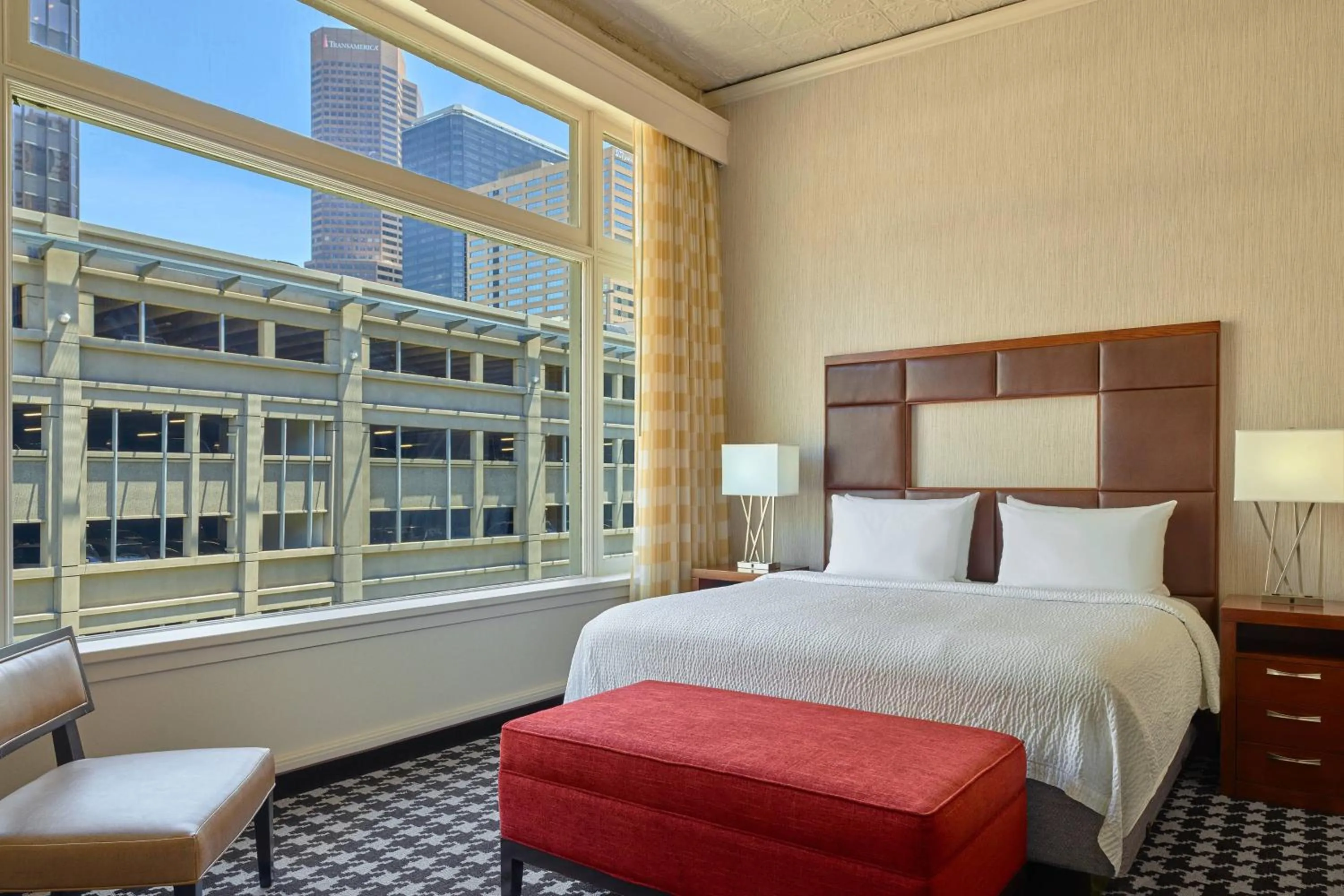 Bedroom, Bed in Courtyard by Marriott Denver Downtown