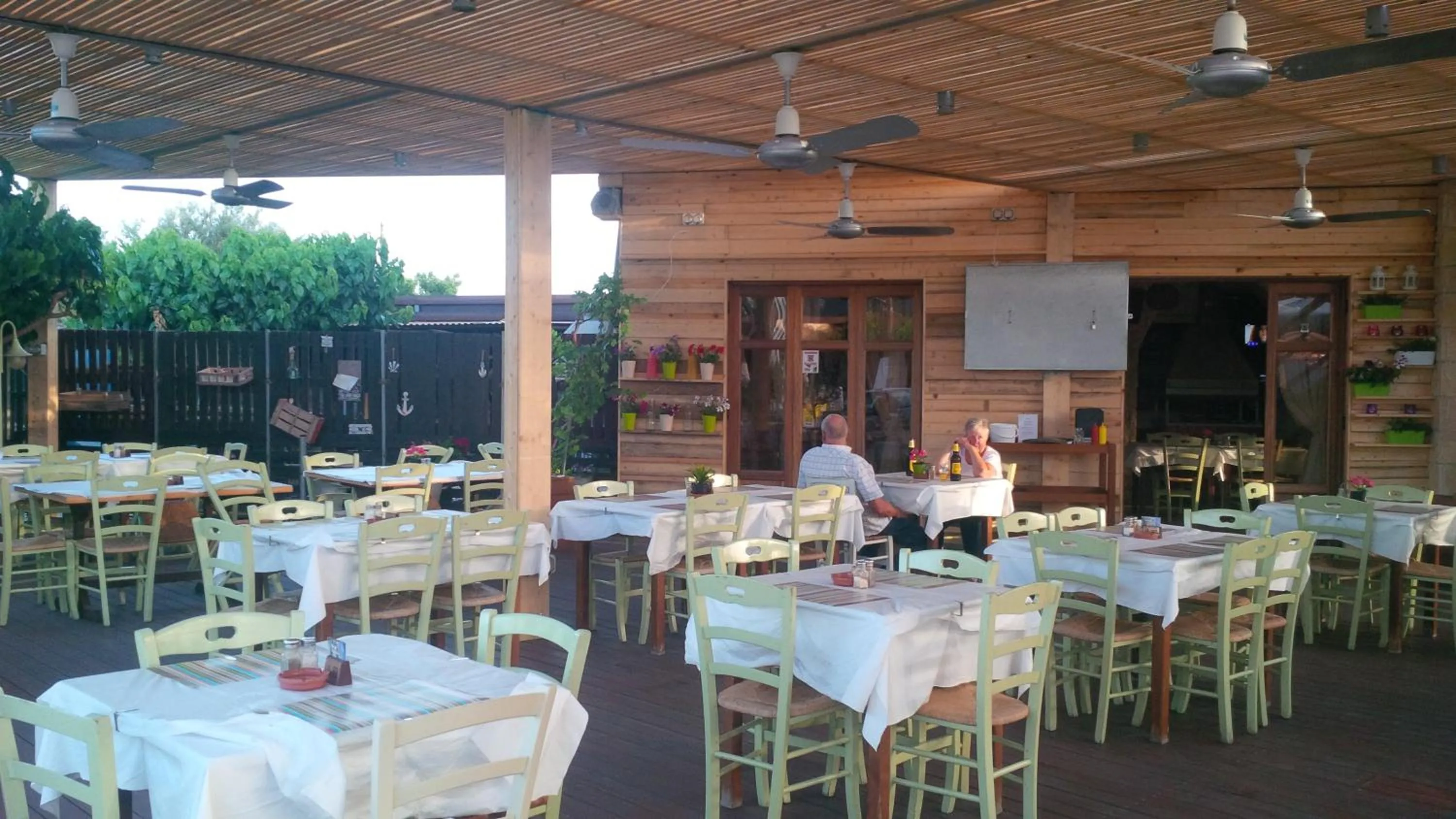 Restaurant/places to eat in Aphrodite Sands