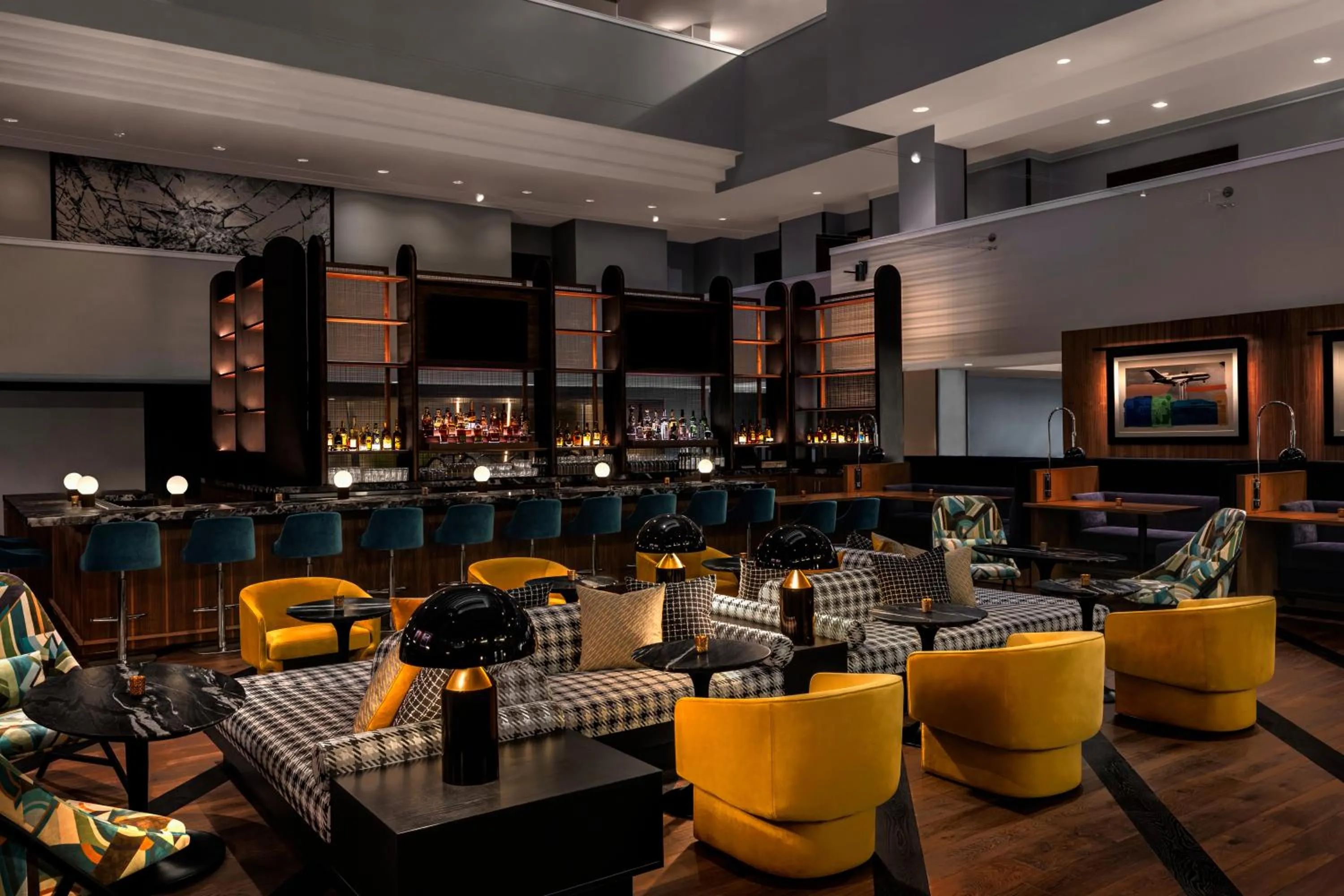 Lounge or bar in Renaissance Denver Hotel & Conference Center