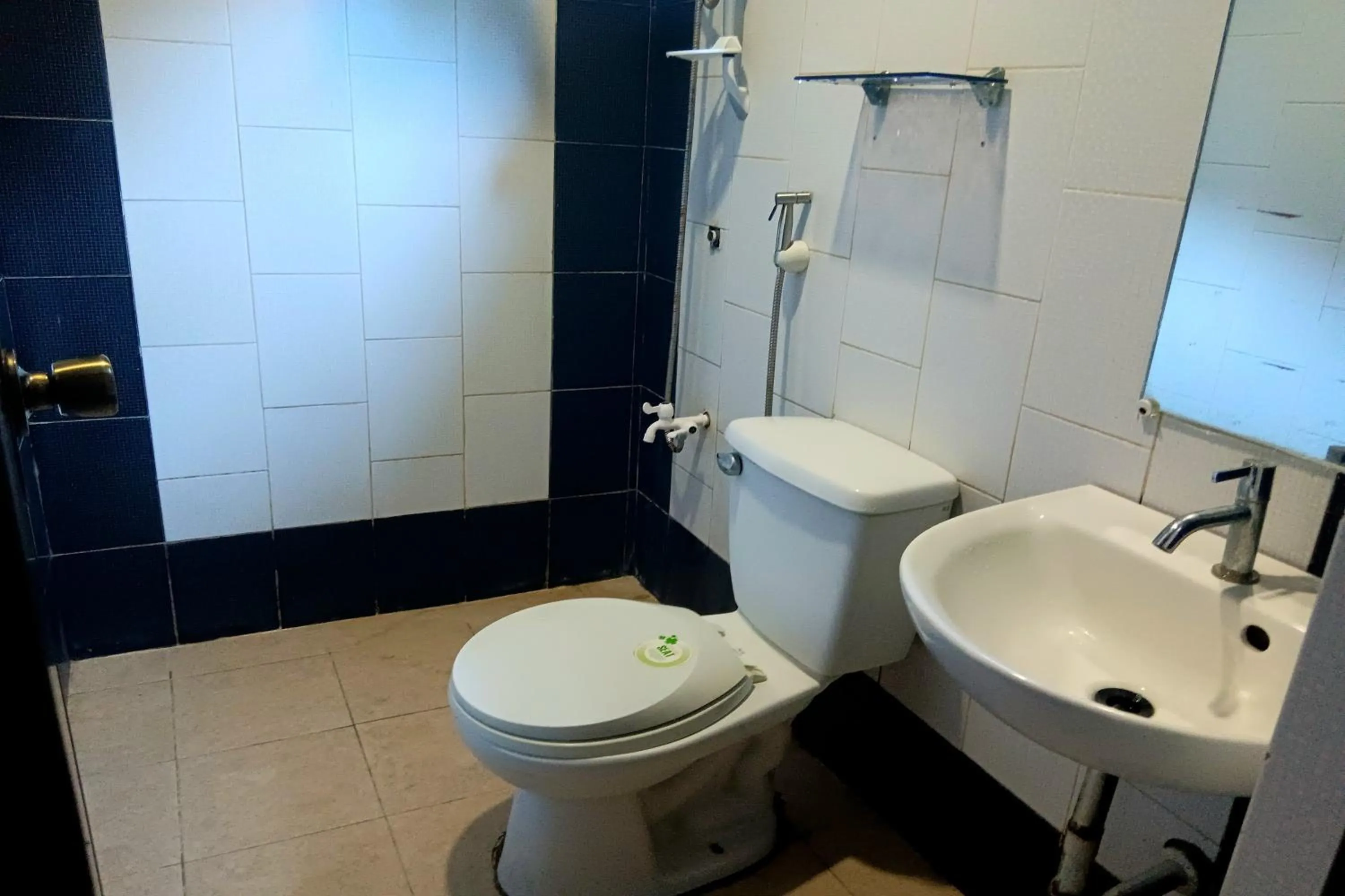 Bathroom in Casa Del Camba Hotel and Restaurant near Hundred Islands