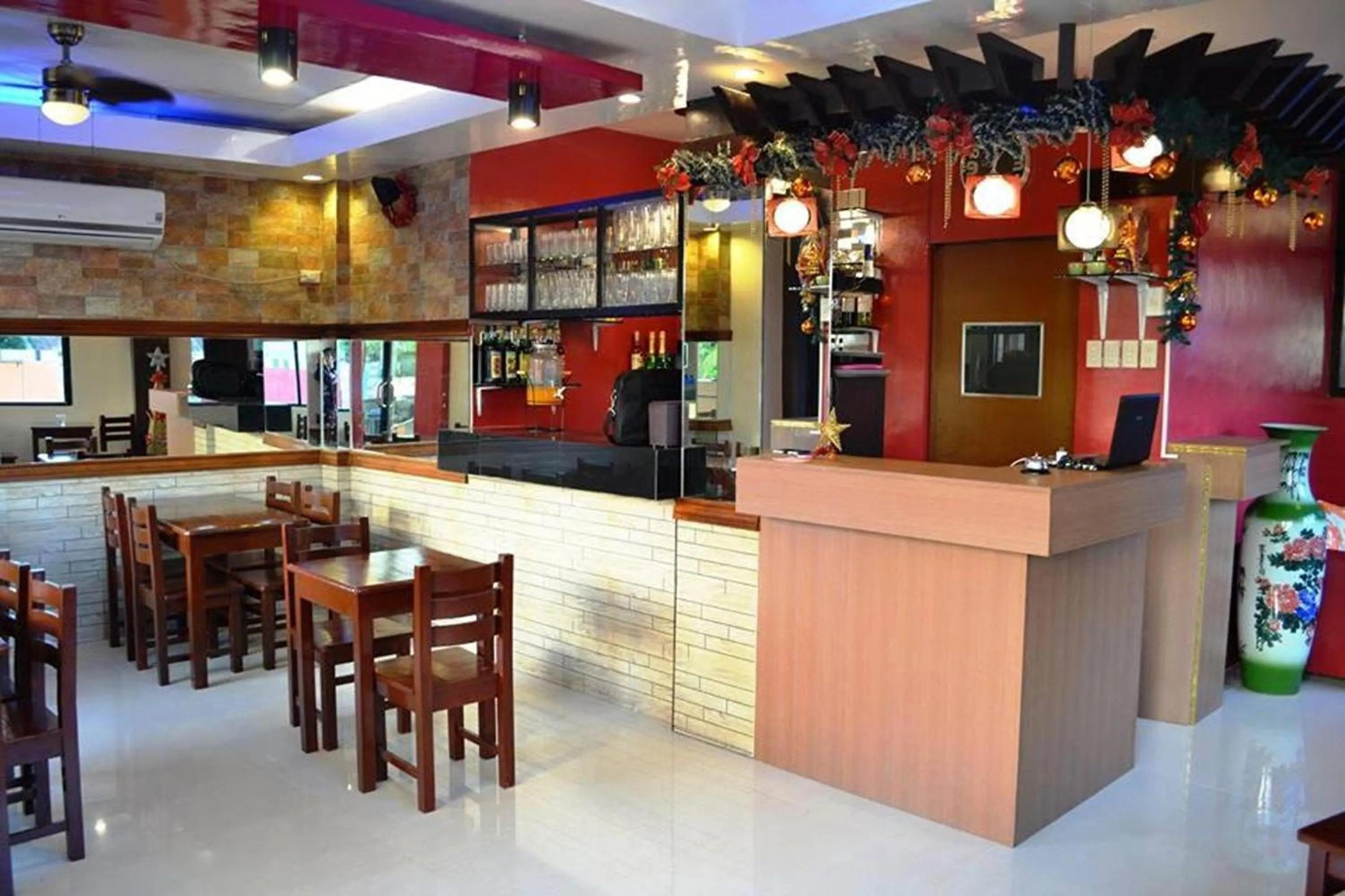 Restaurant/places to eat in Casa Del Camba Hotel and Restaurant near Hundred Islands