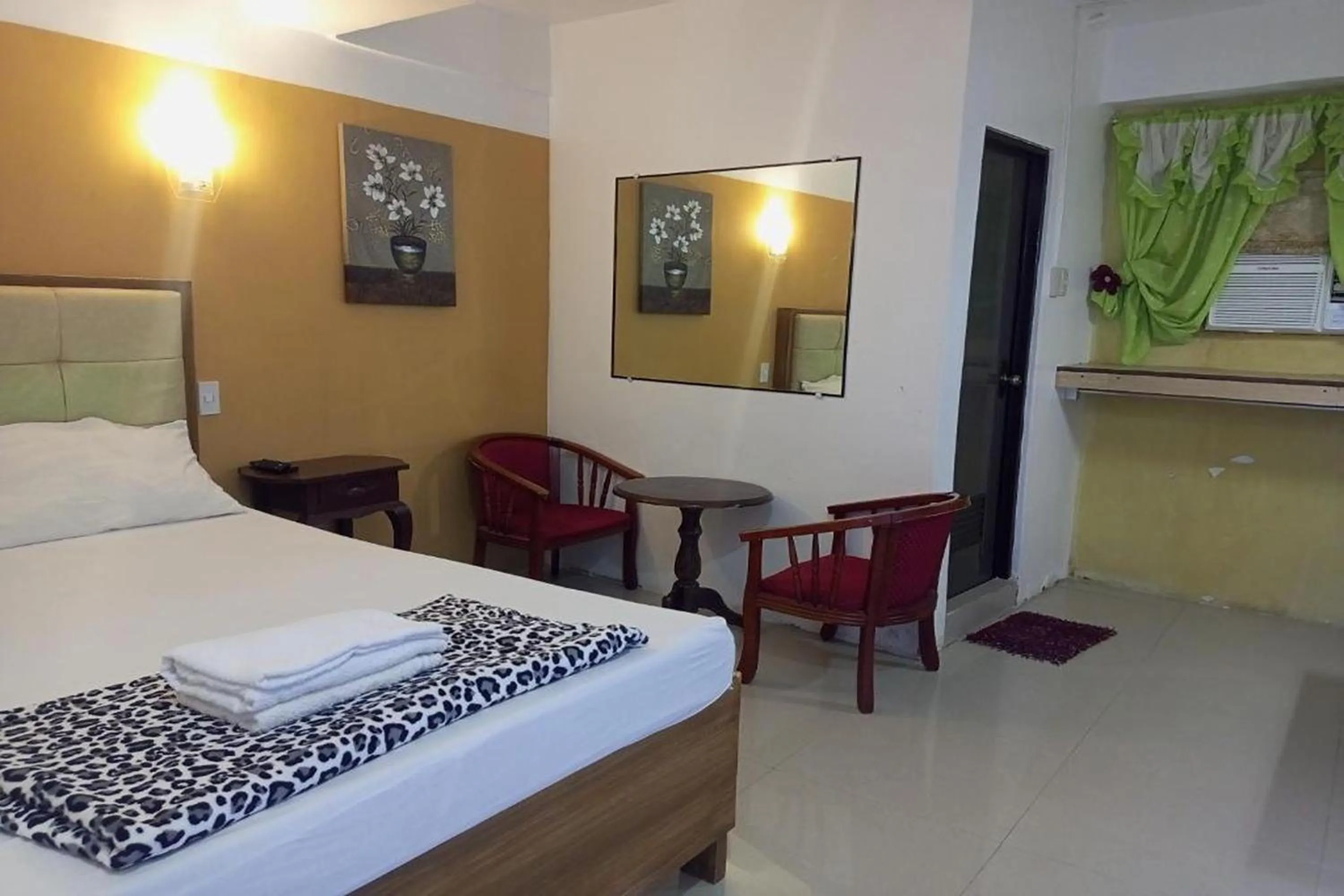 Bed in Casa Del Camba Hotel and Restaurant near Hundred Islands