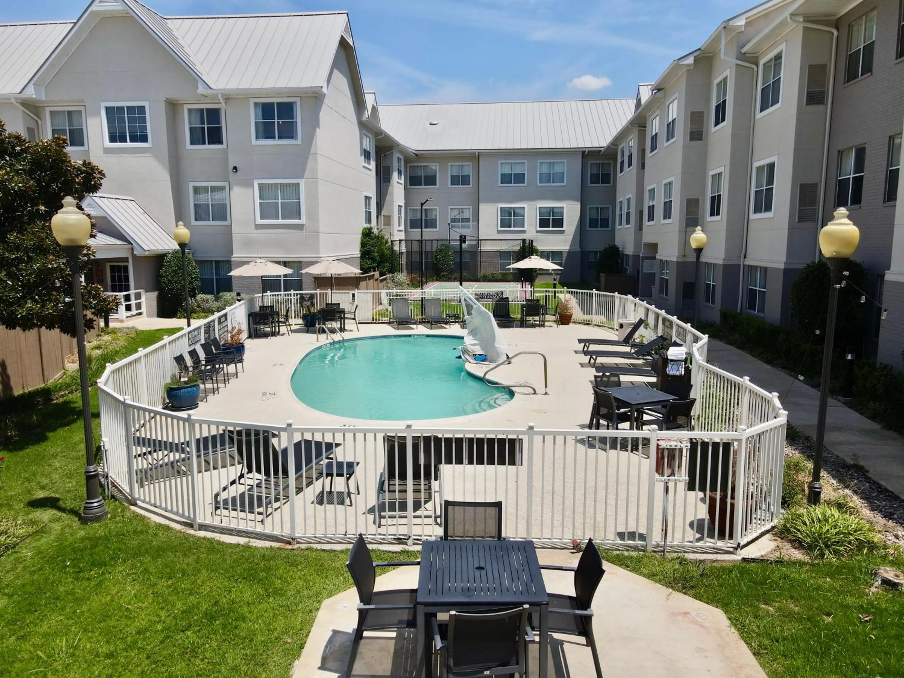 Swimming pool in Residence Inn Dallas DFW Airport North/Irving