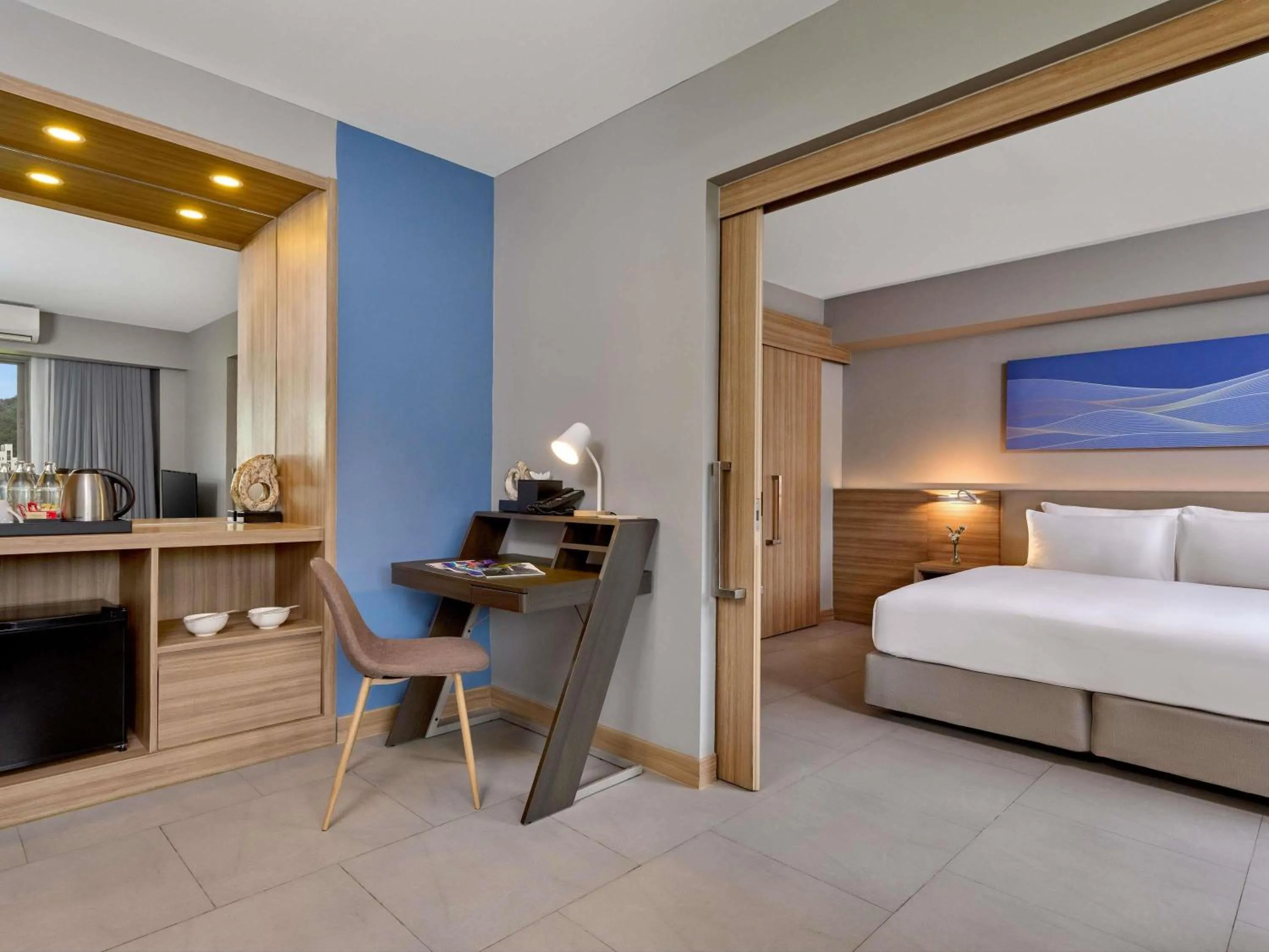 Bedroom, Bed in Mercure Phuket Patong Journeyhub