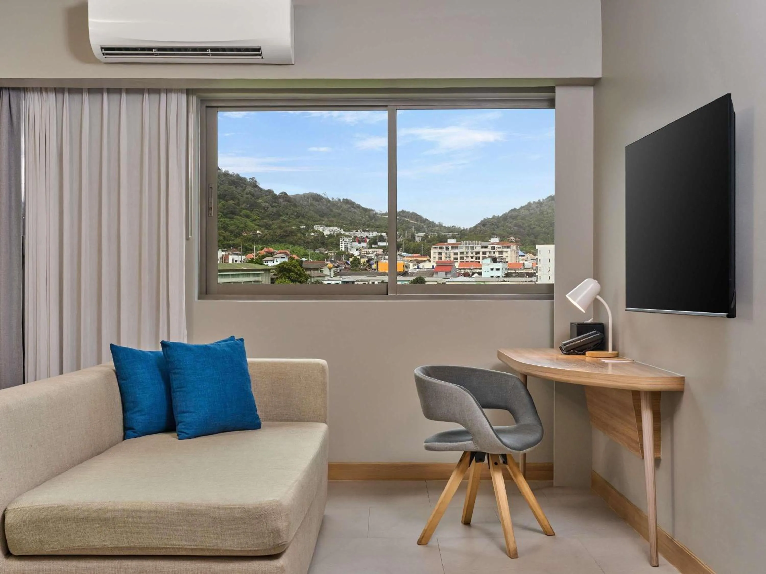 Bedroom in Mercure Phuket Patong Journeyhub