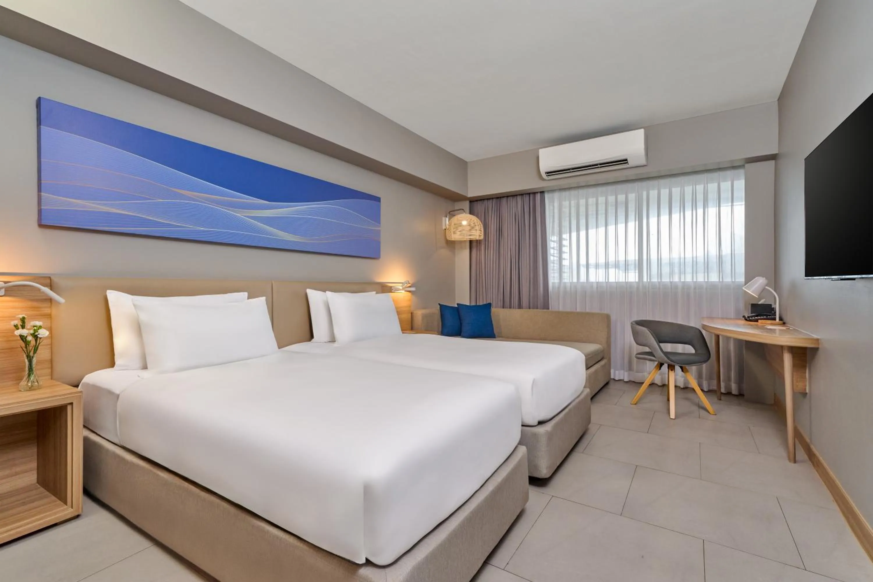 Bed in Mercure Phuket Patong Journeyhub