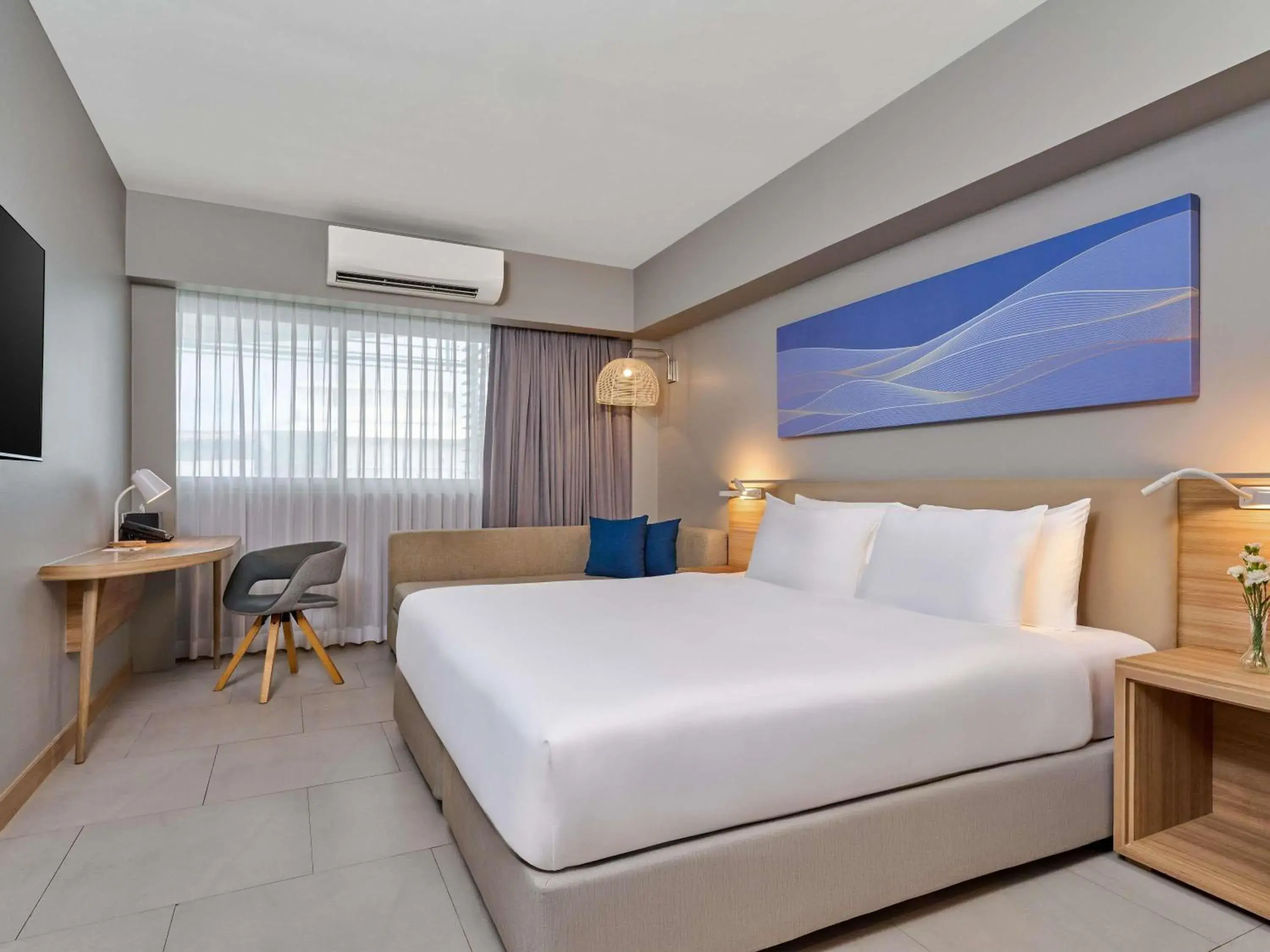 Classic Room with One Double Bed in Mercure Phuket Patong Journeyhub Classic Room with One Double Bed in Mercure Phuket Patong Journeyhub