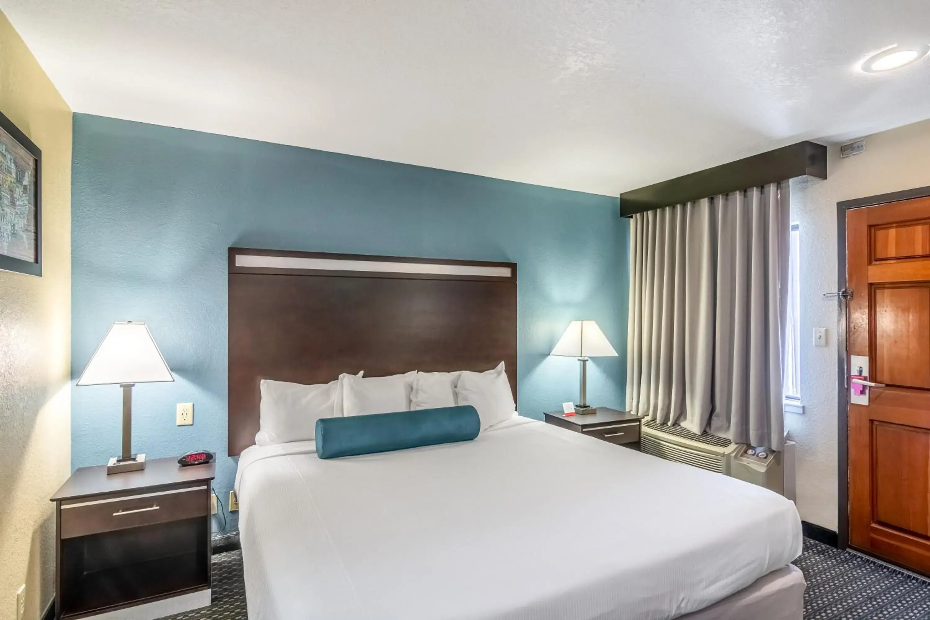 King Suite in Glenridge Inn Glendale - Pasadena King Suite in Glenridge Inn Glendale - Pasadena