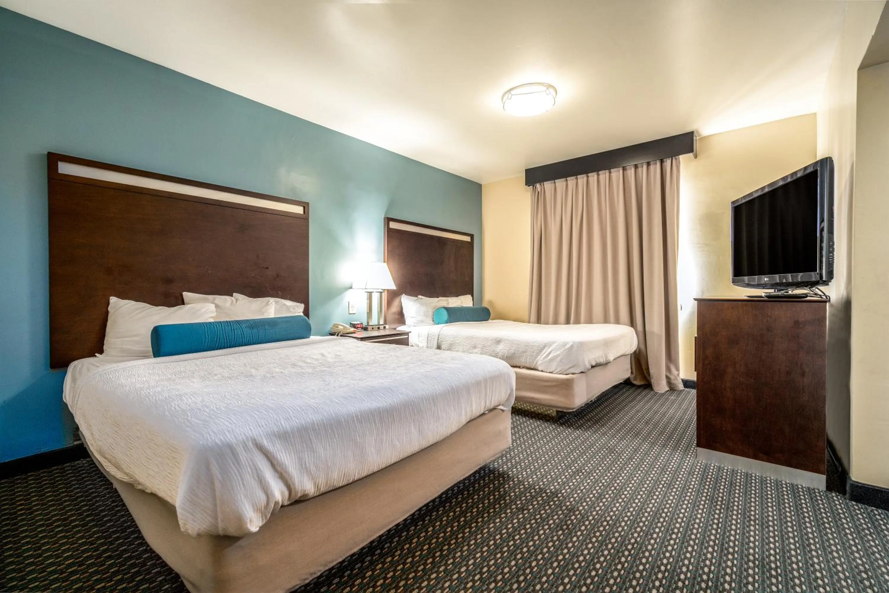 Bedroom, Bed in Glenridge Inn Glendale - Pasadena