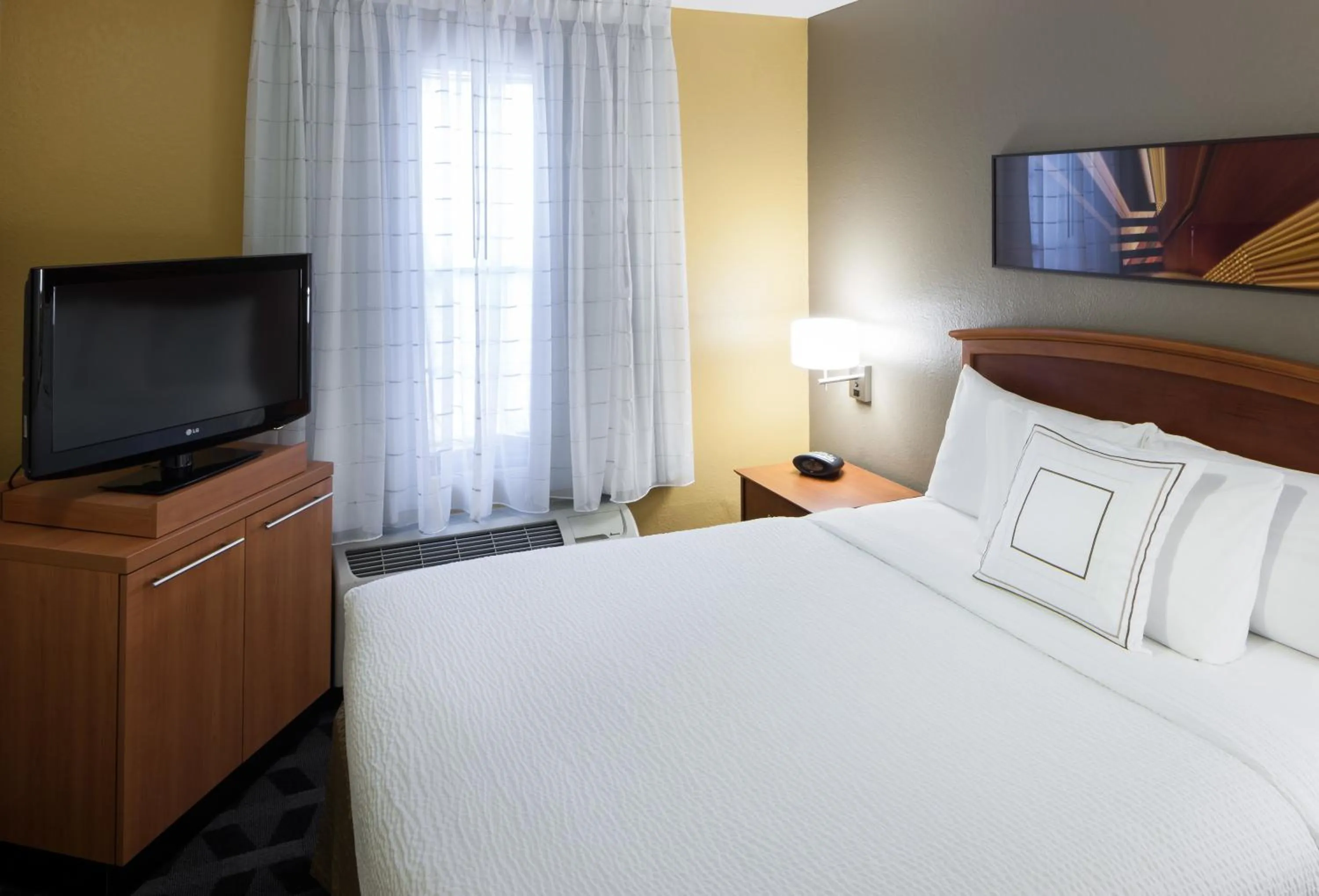 Bed in TownePlace Suites Dallas Arlington North