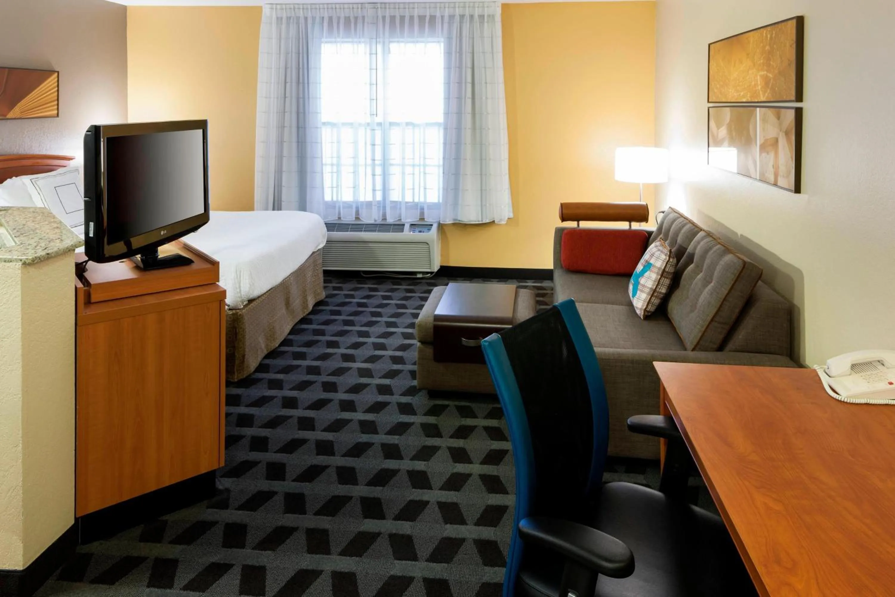 Photo of the whole room, Bed in TownePlace Suites Dallas Arlington North