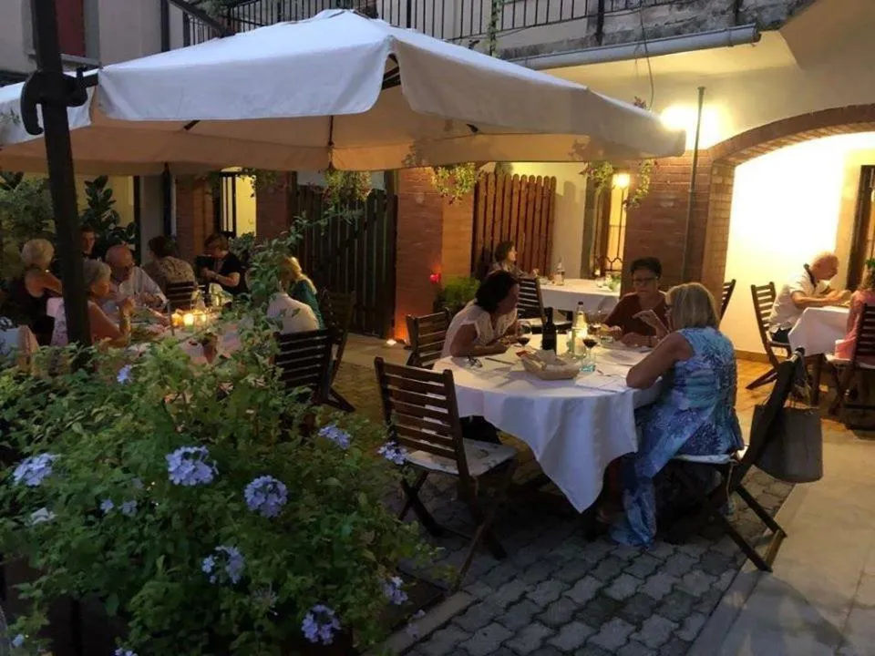 Patio in Al Bottegon