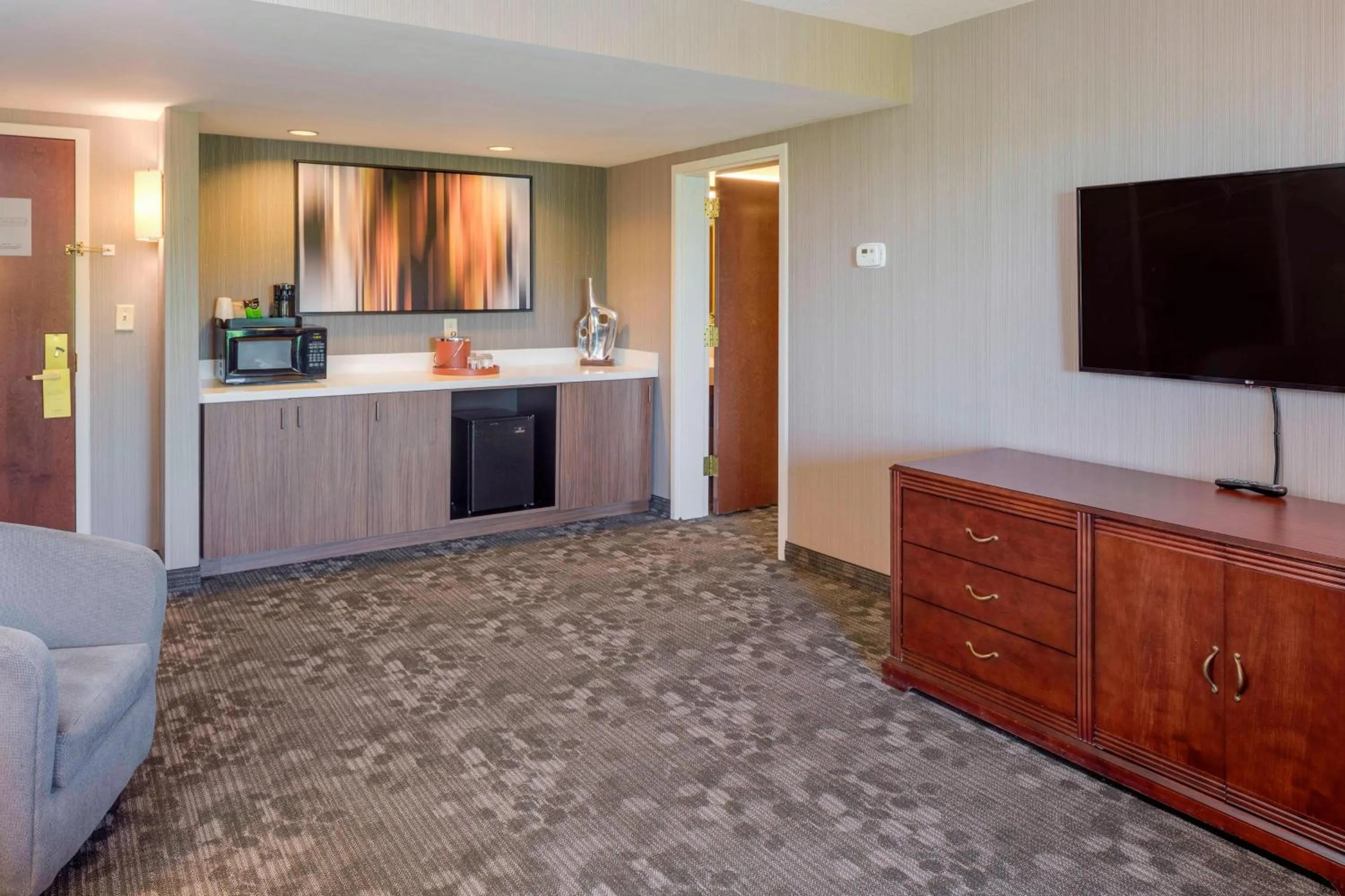 Lounge or bar in Courtyard by Marriot Cranbury South Brunswick