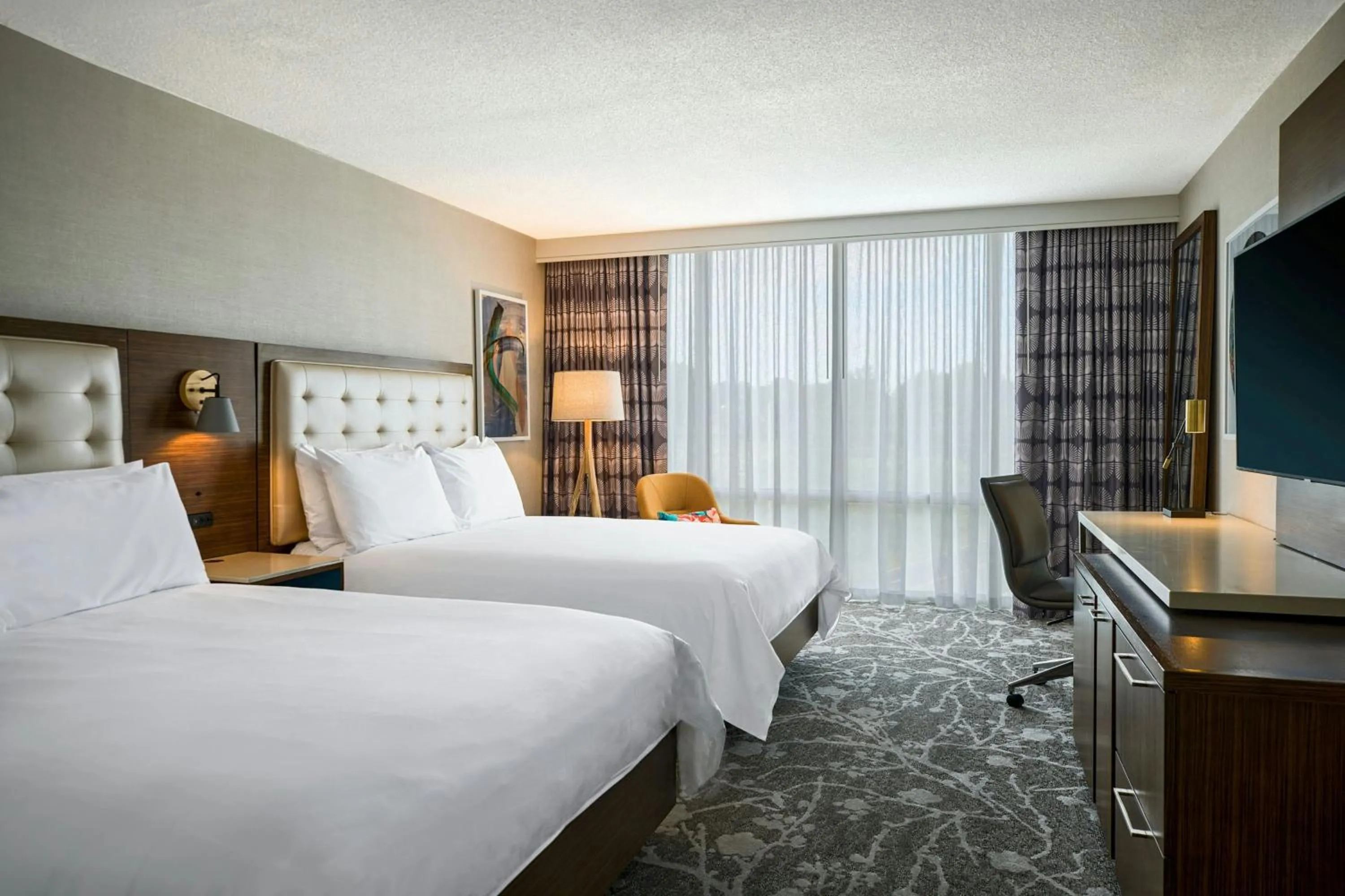 Photo of the whole room, Bed in Renaissance Meadowlands Hotel