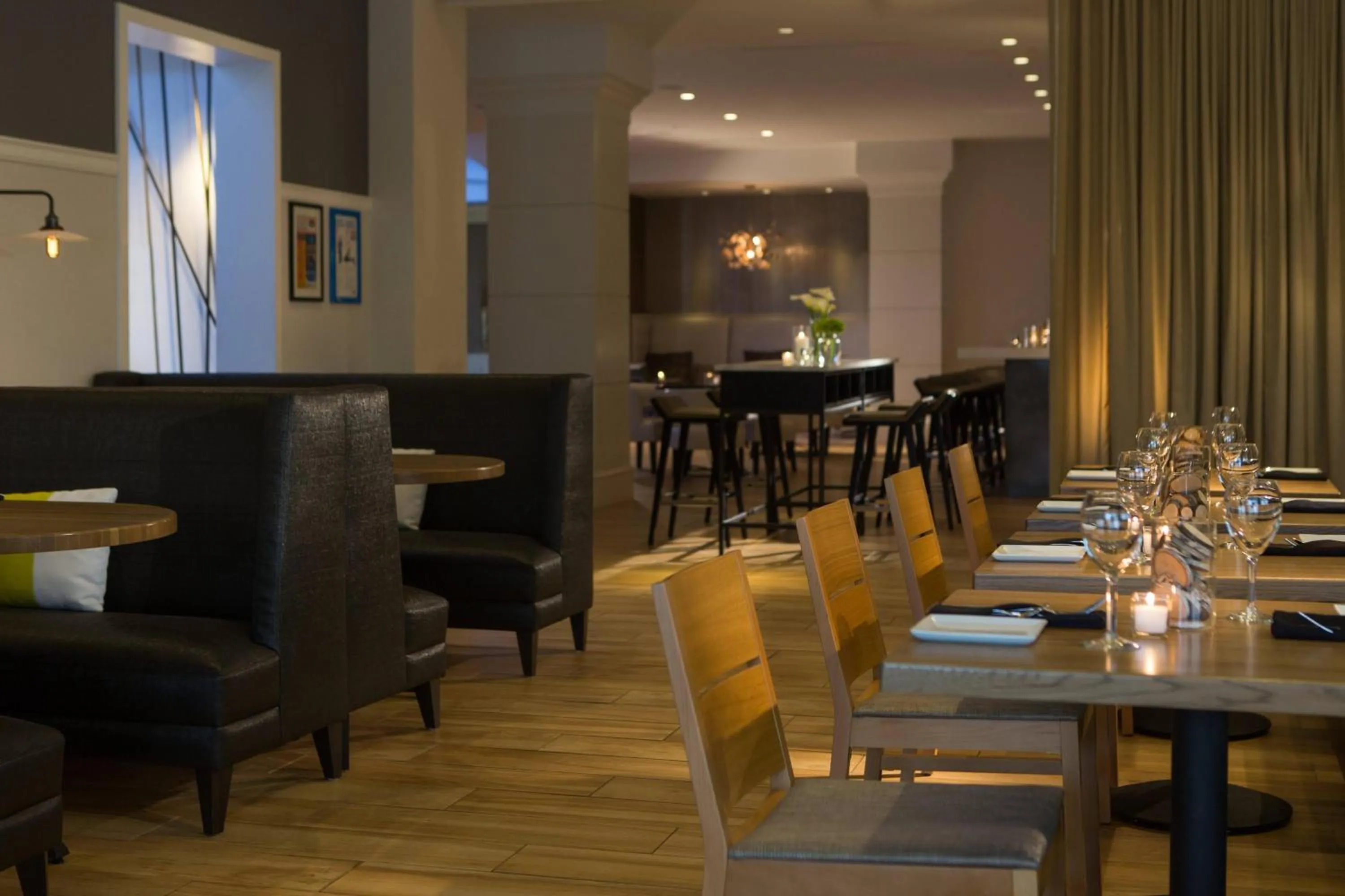 Restaurant/places to eat in Renaissance Meadowlands Hotel