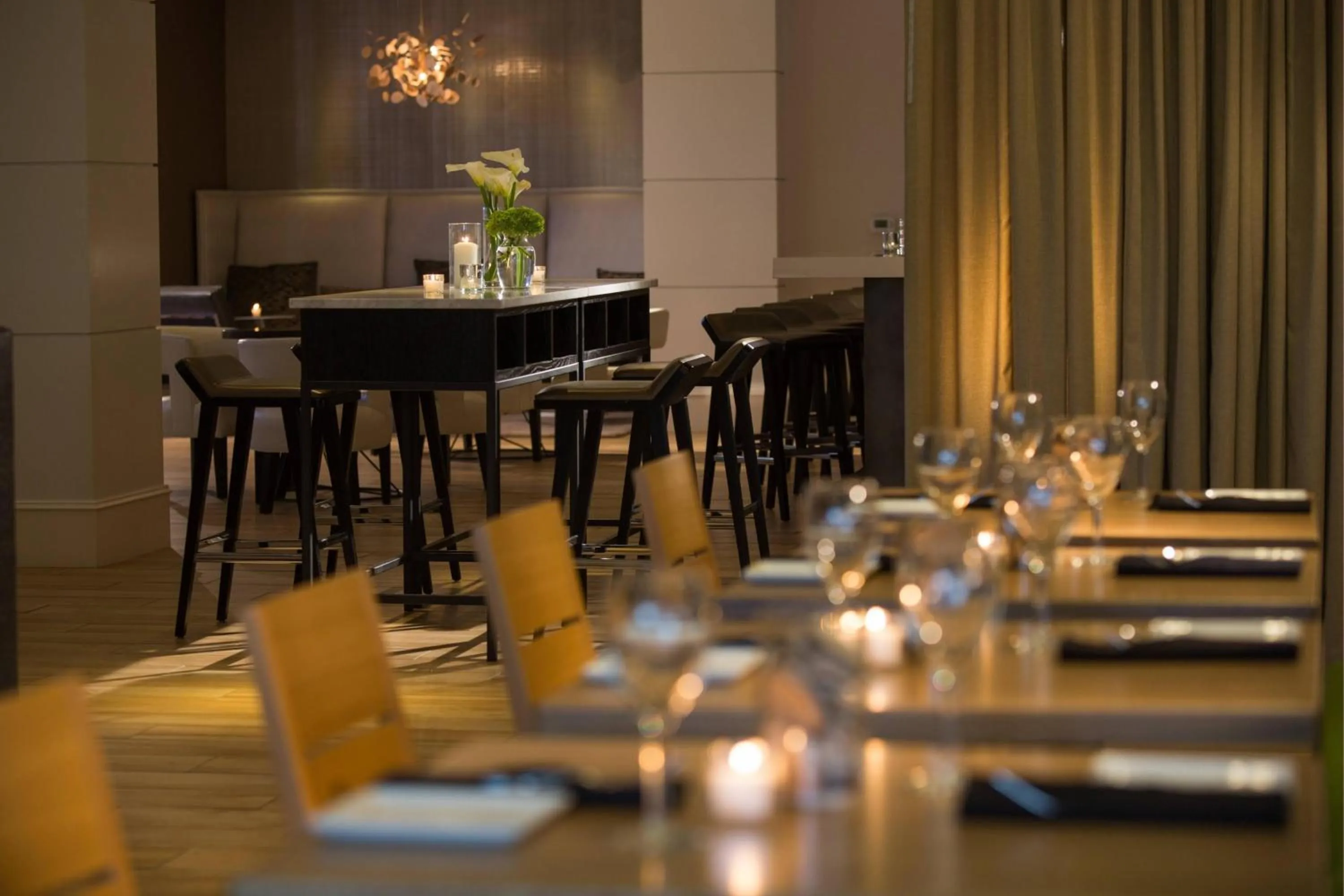 Restaurant/places to eat in Renaissance Meadowlands Hotel