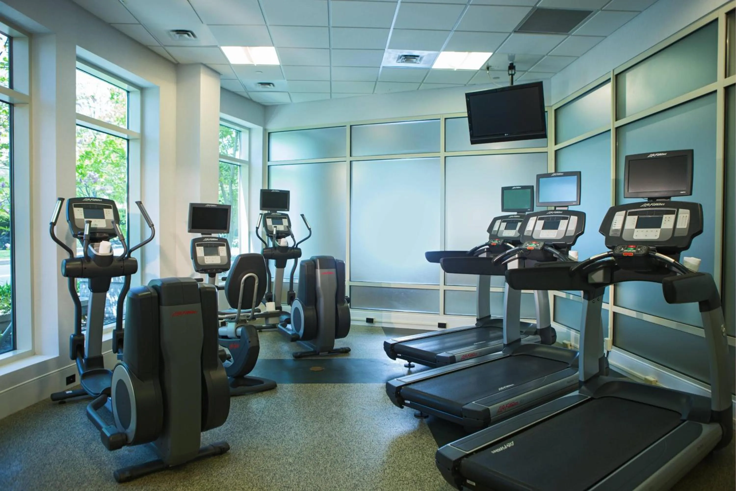 Fitness centre/facilities in Renaissance Meadowlands Hotel