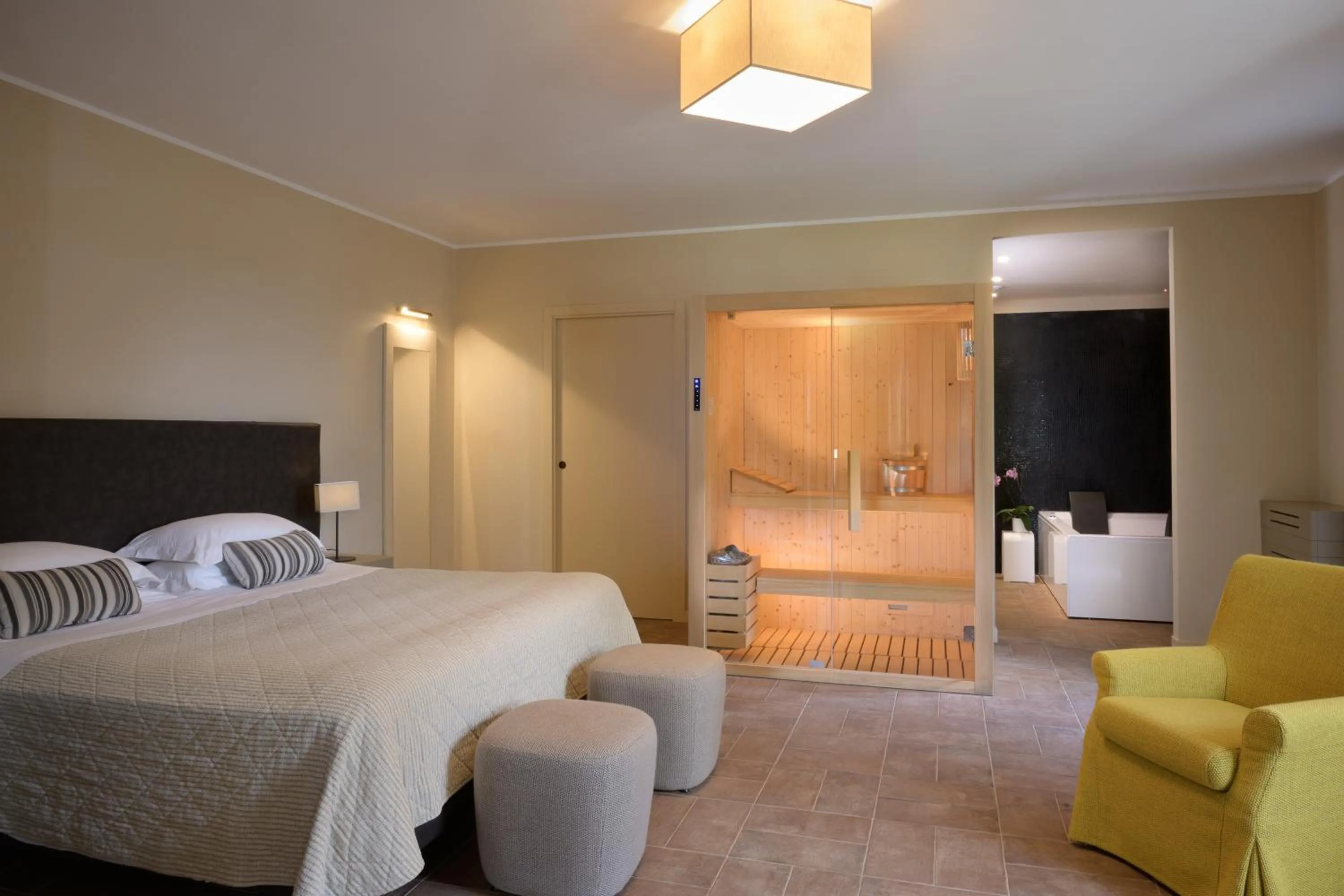 Hot Tub, Bed in Altarocca Wine Resort Adults Only