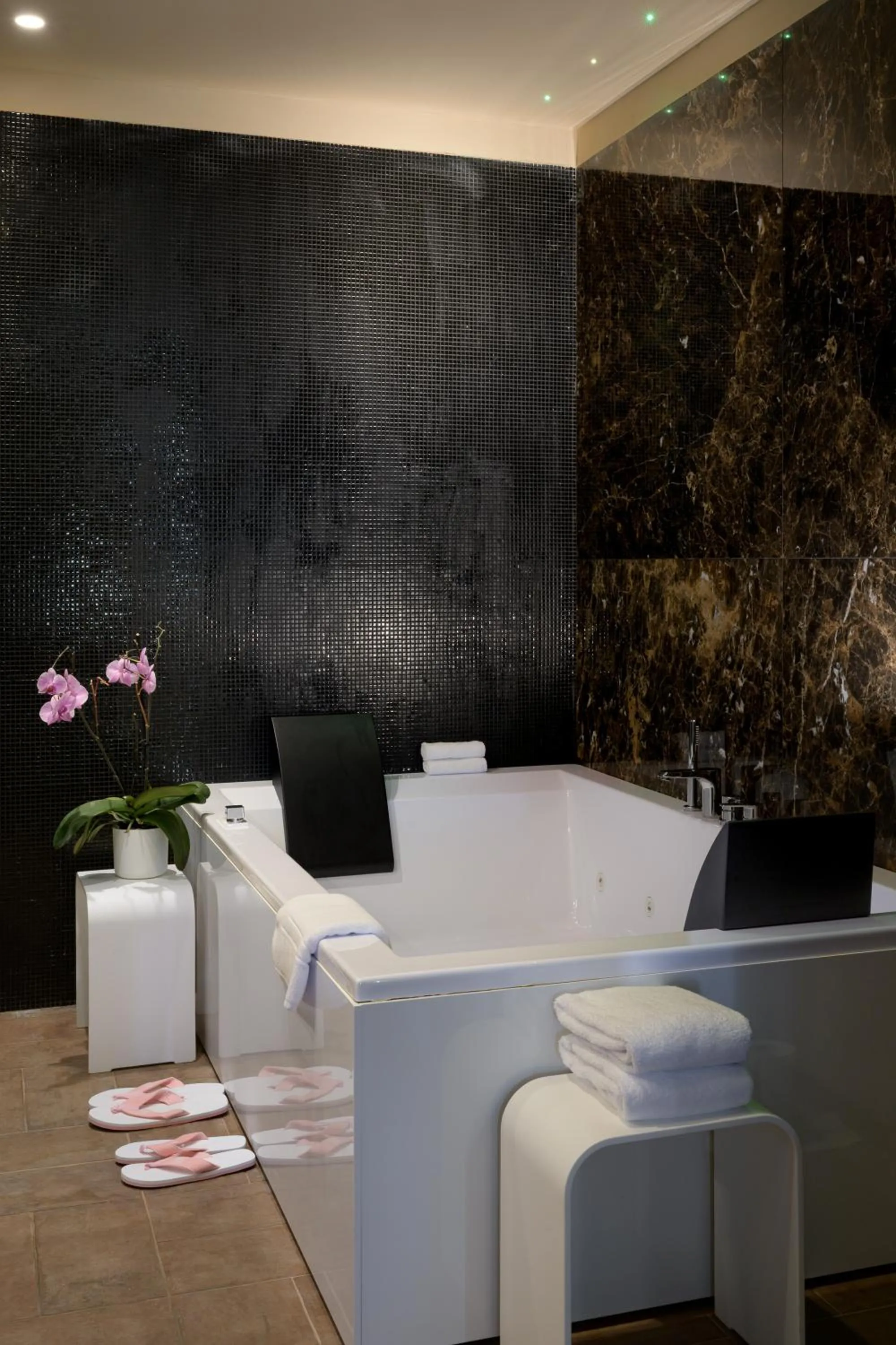 Hot Tub in Altarocca Wine Resort Adults Only