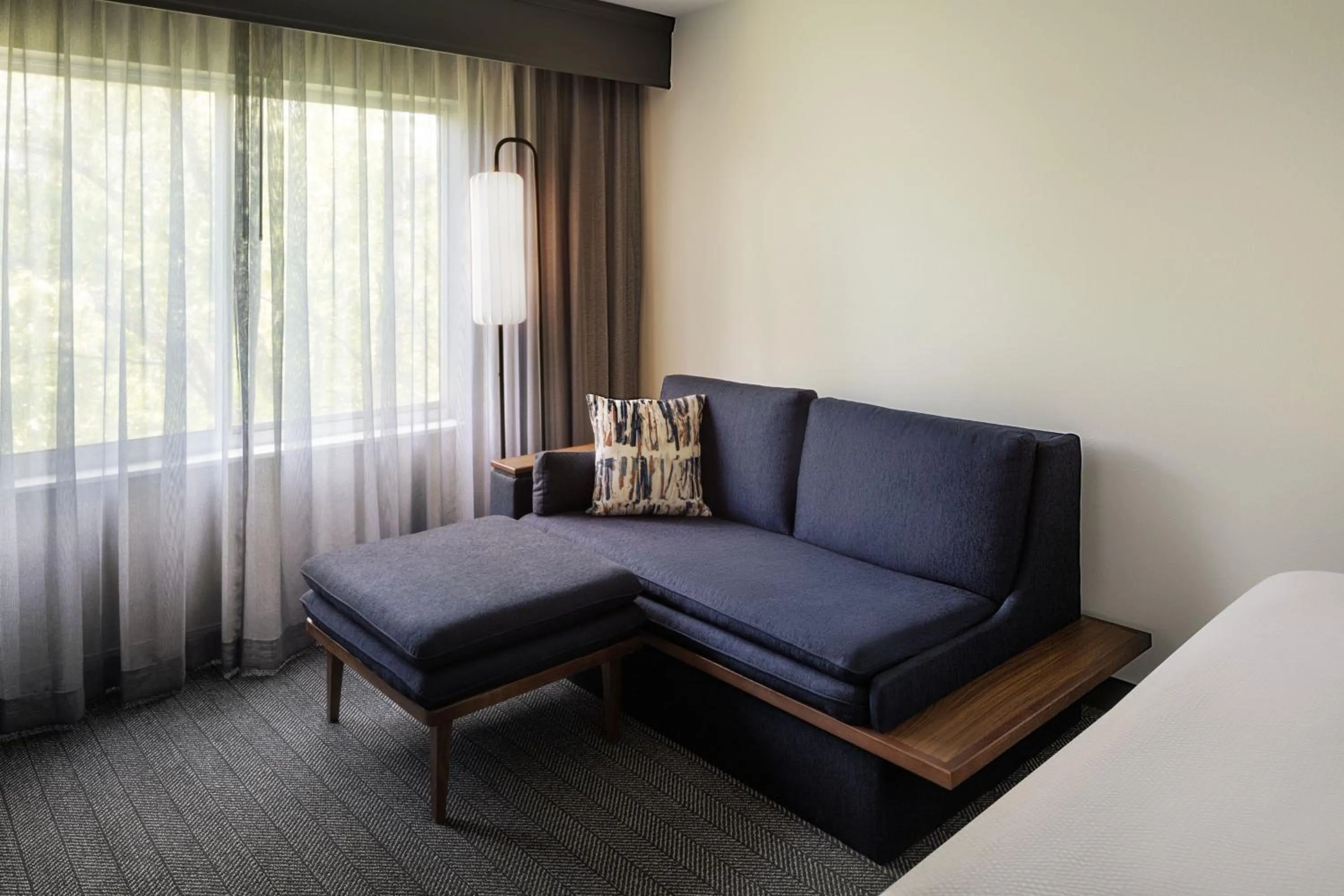 Bedroom in Courtyard Edison Woodbridge