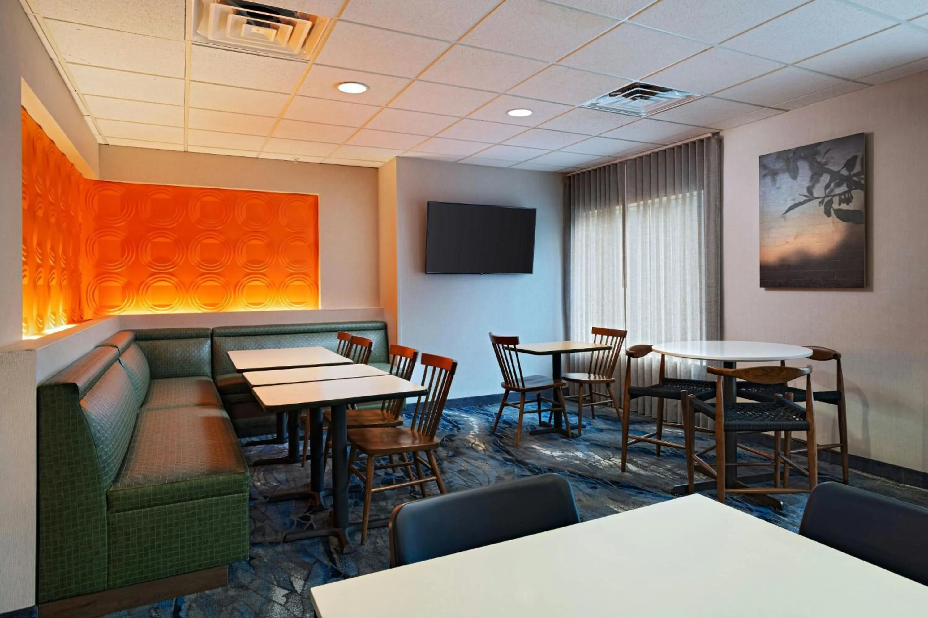 Restaurant/places to eat in Fairfield Inn & Suites by Marriott Edison - South Plainfield