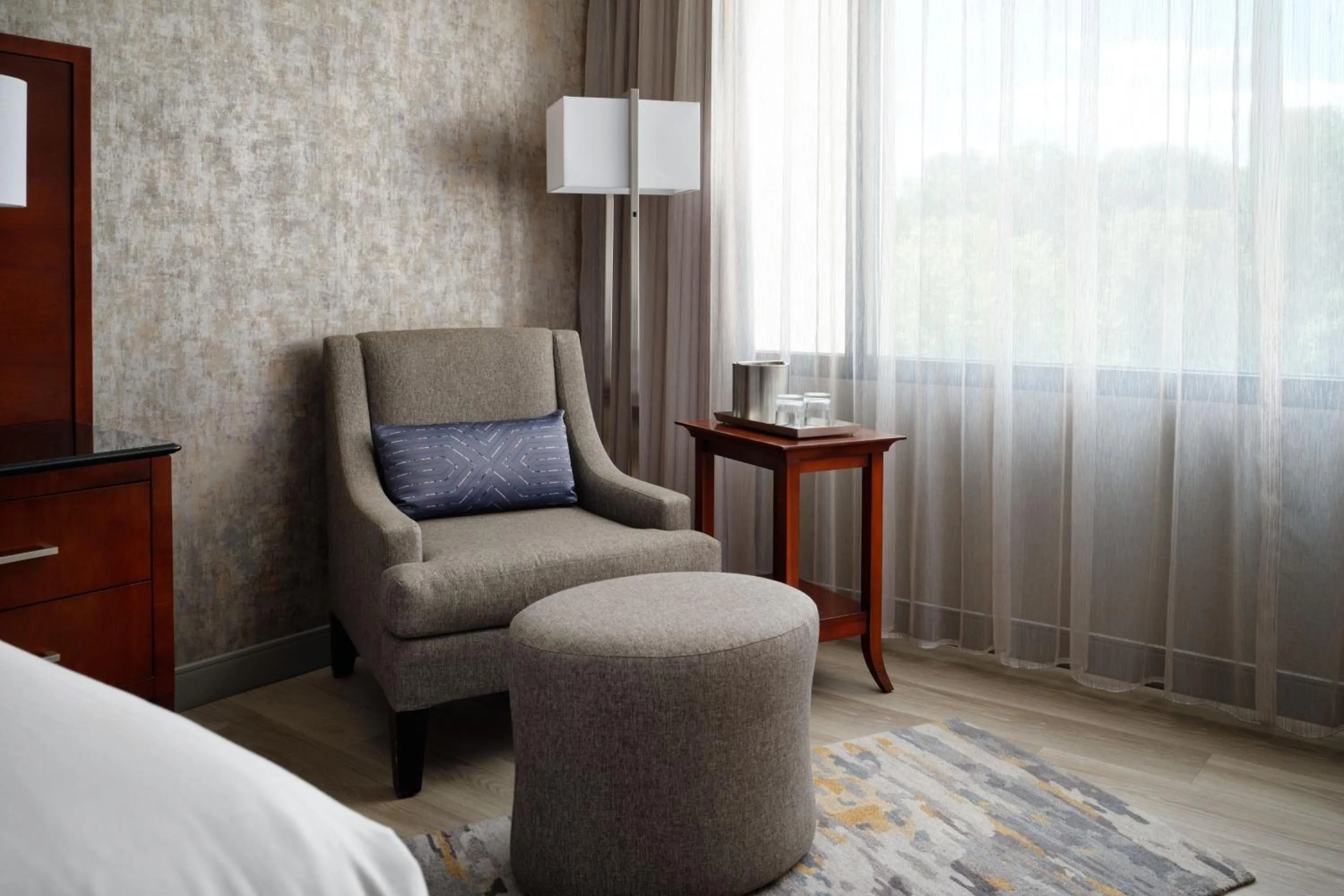 Photo of the whole room, Bed in Hanover Marriott