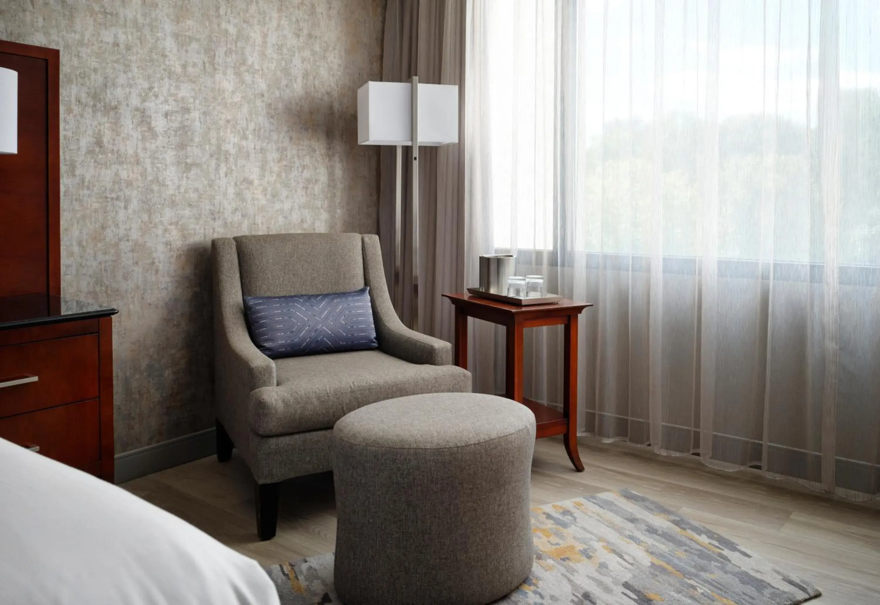 Guest Room with King Bed in Hanover Marriott Guest Room with King Bed in Hanover Marriott