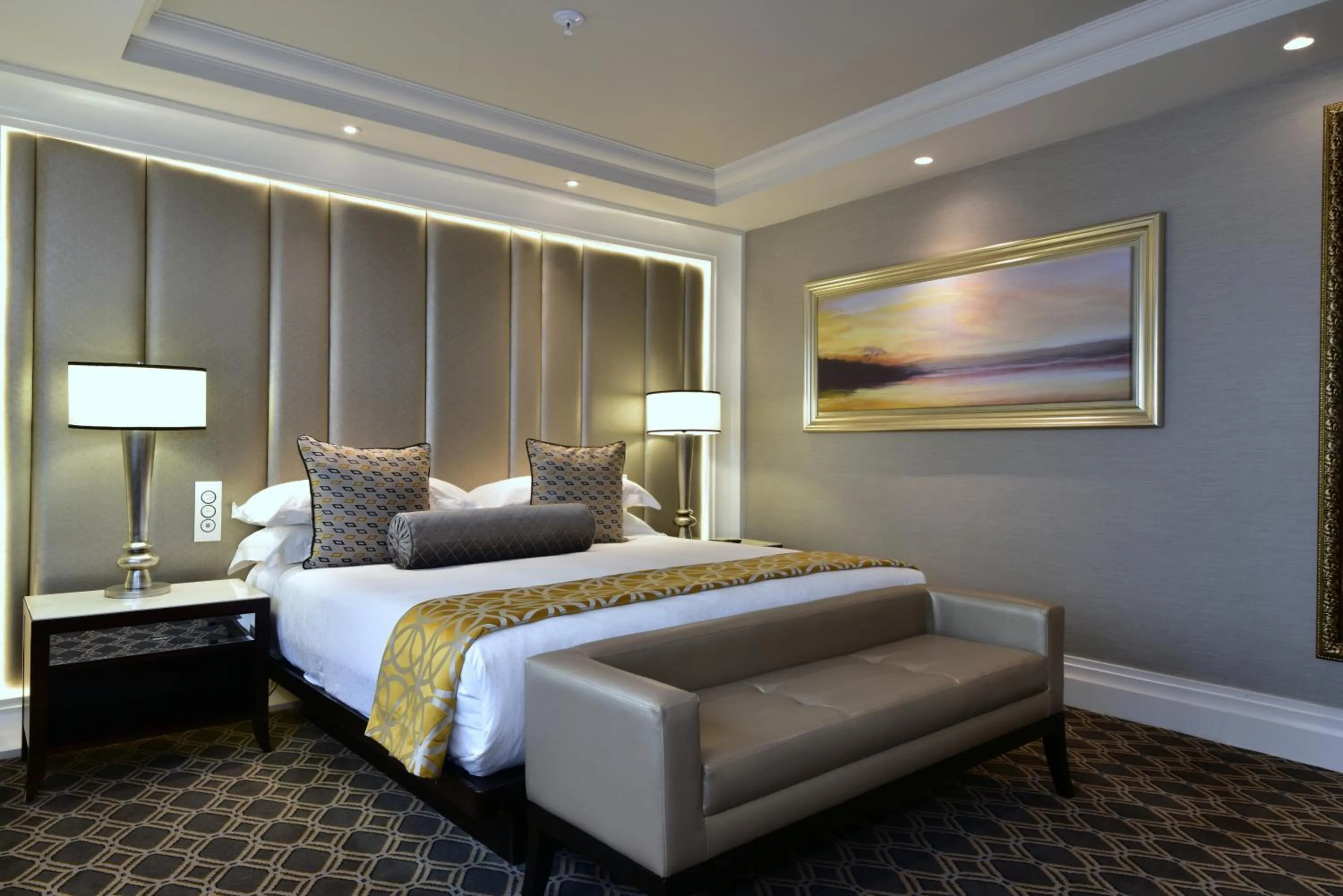 Bedroom, Bed in Sandton Sun and Towers