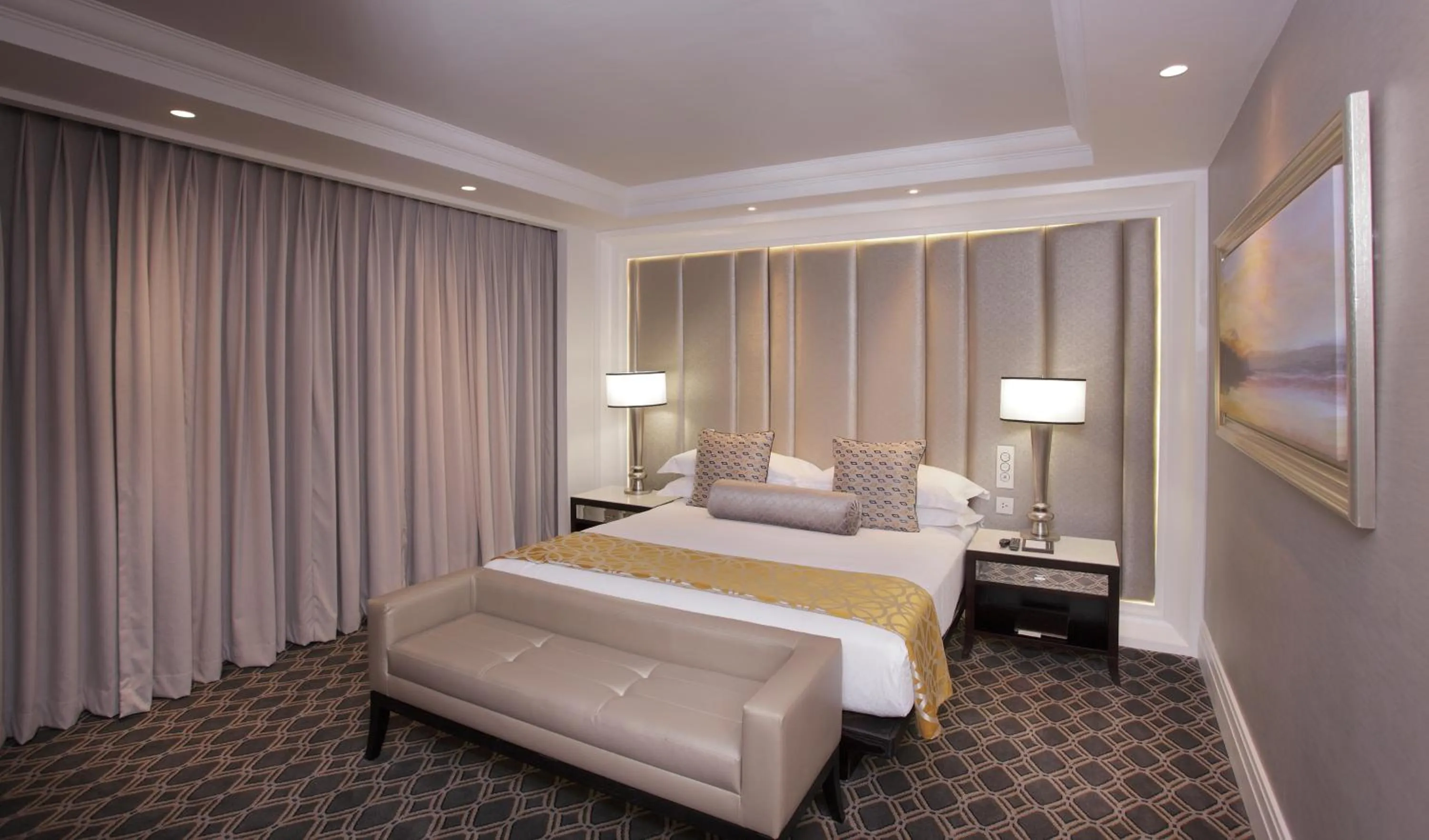 Bedroom, Bed in Sandton Sun and Towers