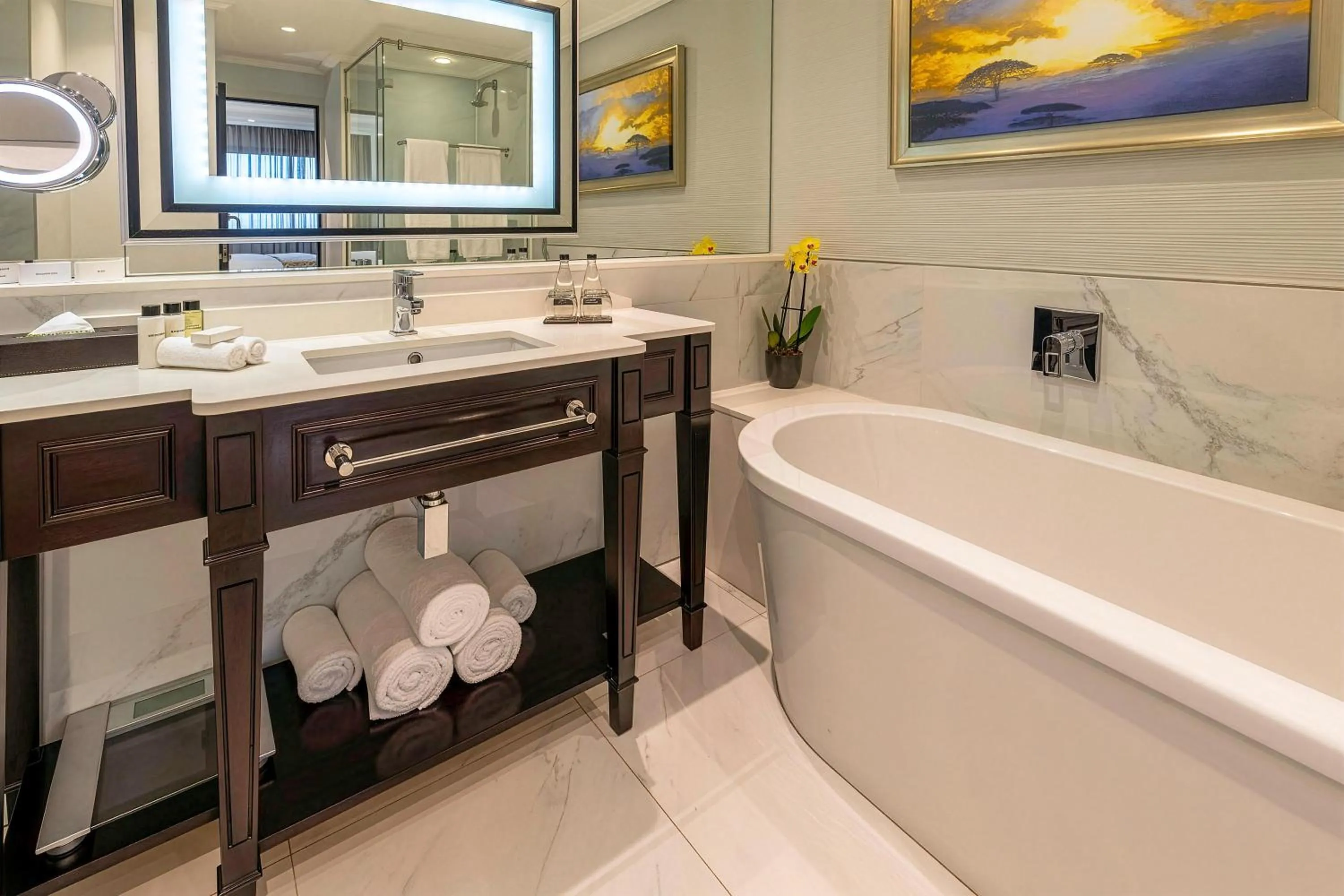 Bedroom in Sandton Sun and Towers