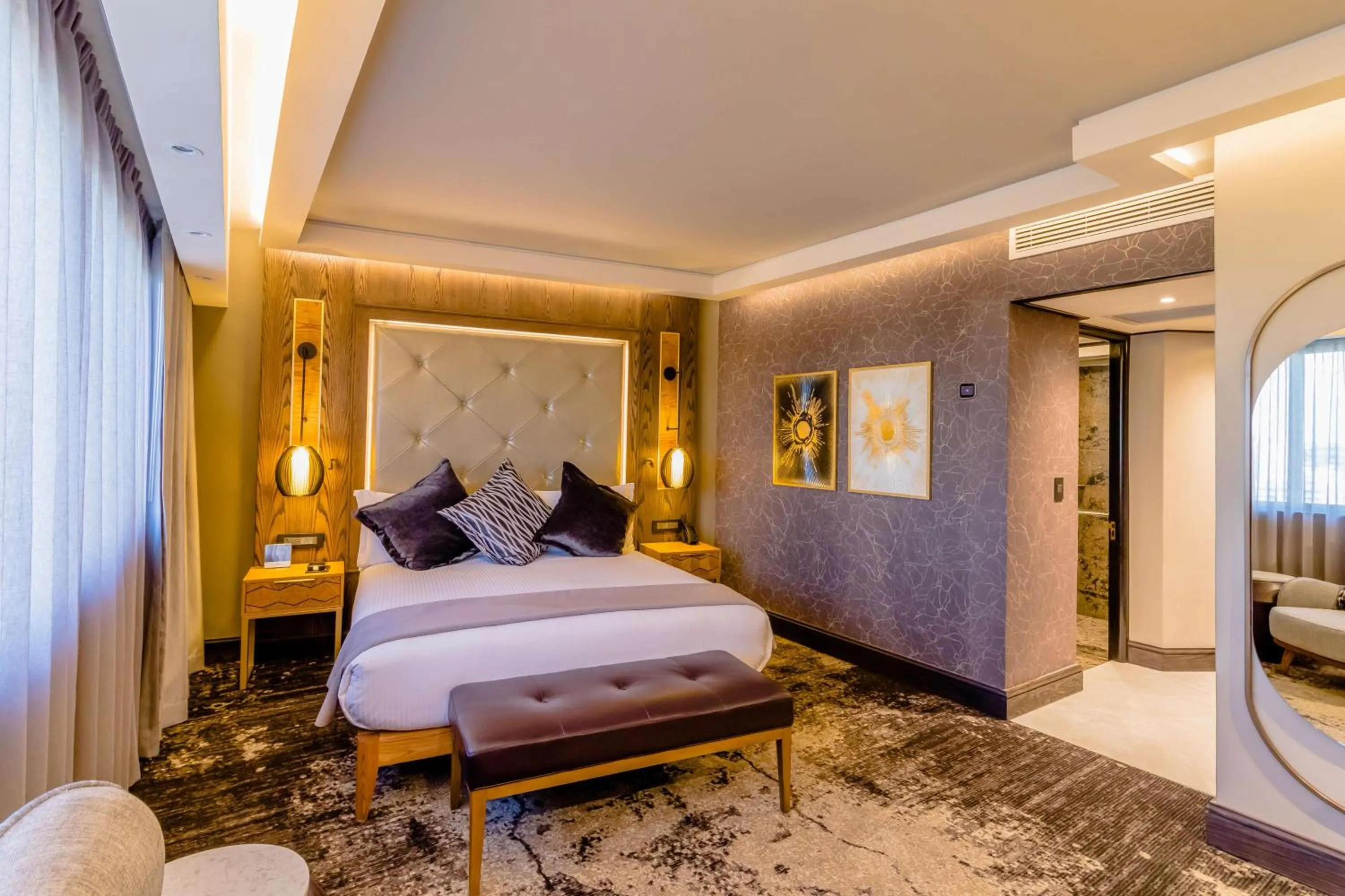 Lounge or bar, Bed in Sandton Sun and Towers