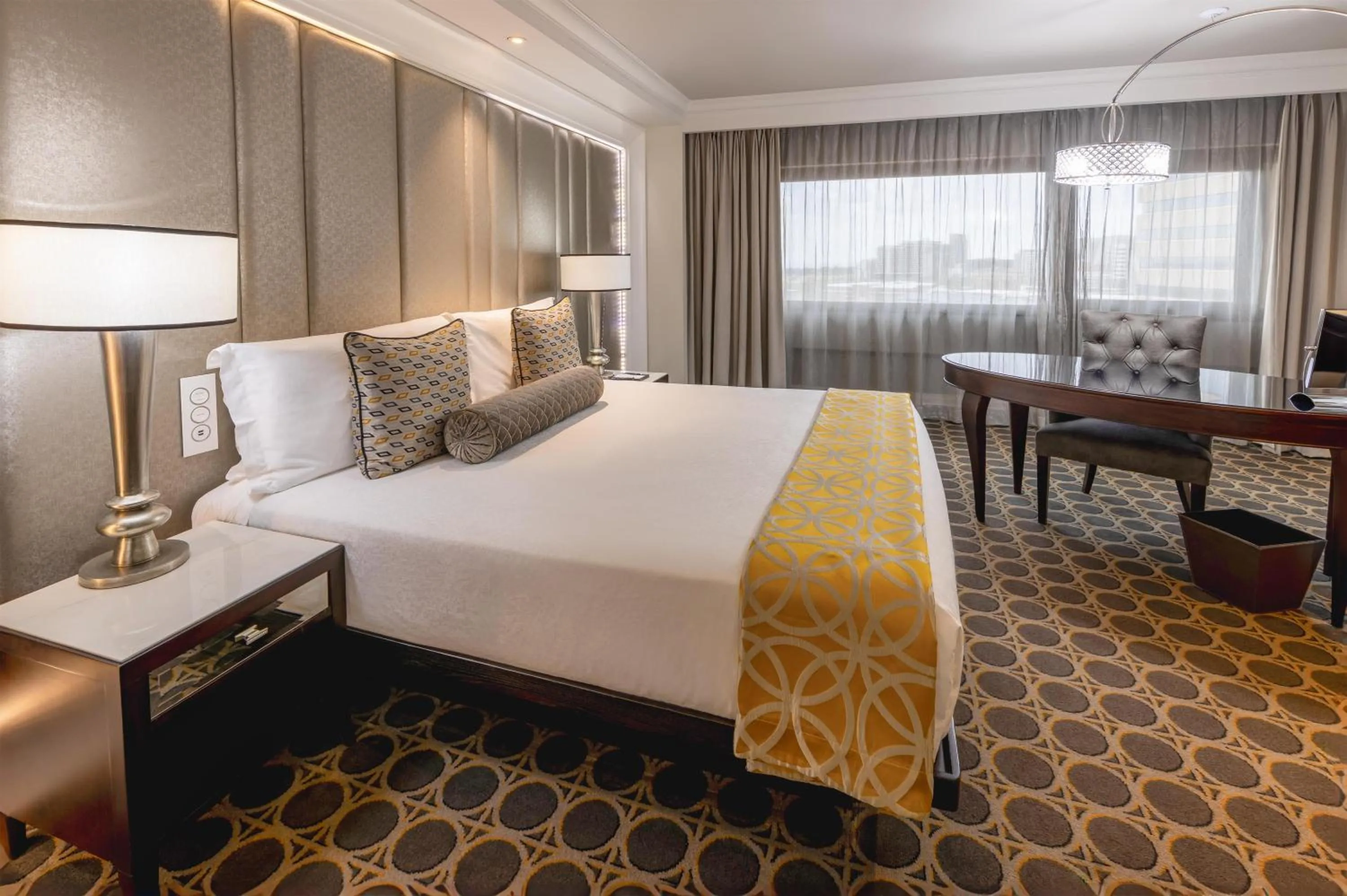 Bedroom, Bed in Sandton Sun and Towers