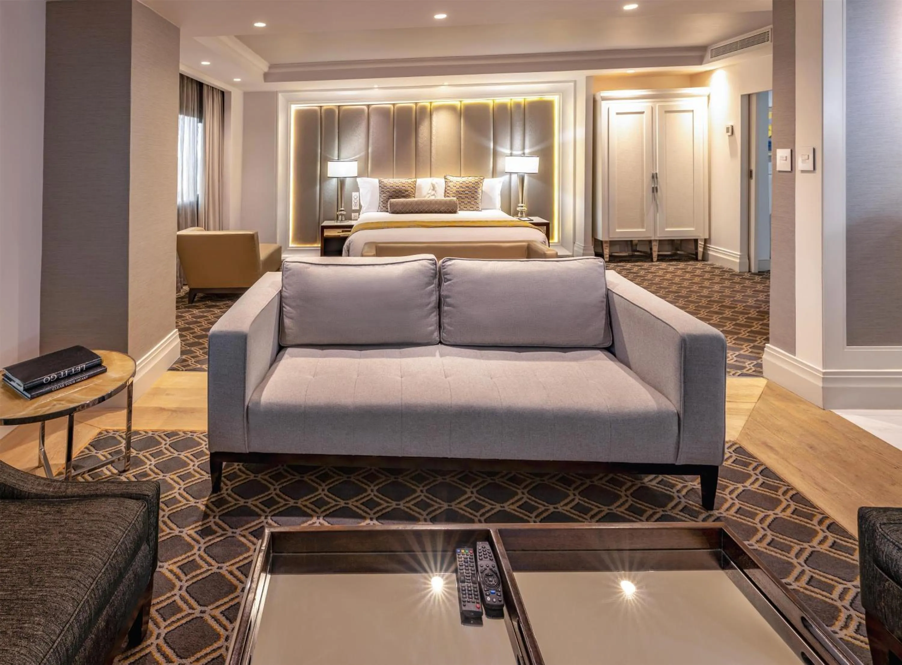 Bedroom, Bed in Sandton Sun and Towers