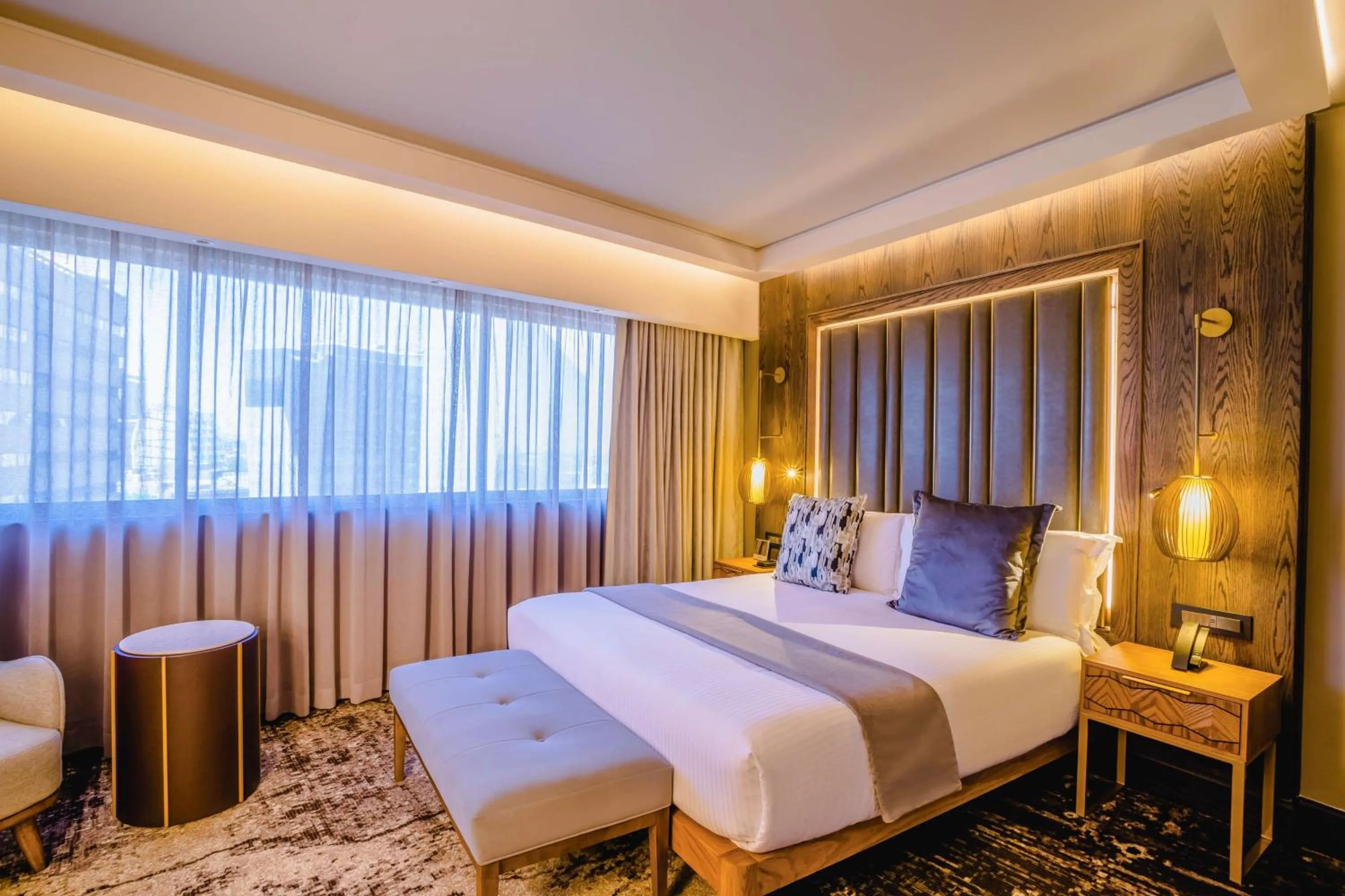 Bedroom, Bed in Sandton Sun and Towers