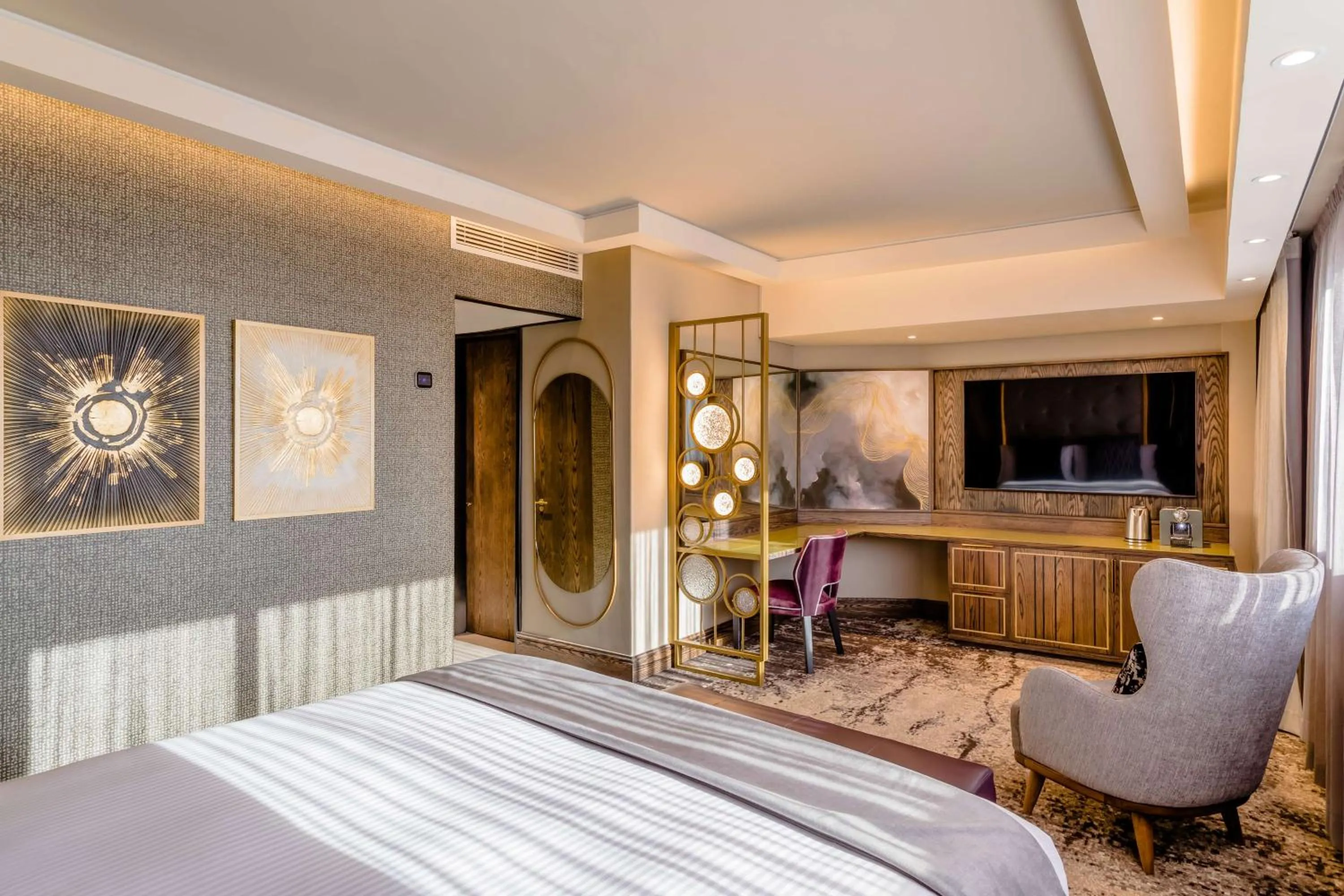 Photo of the whole room, Bed in Sandton Sun and Towers