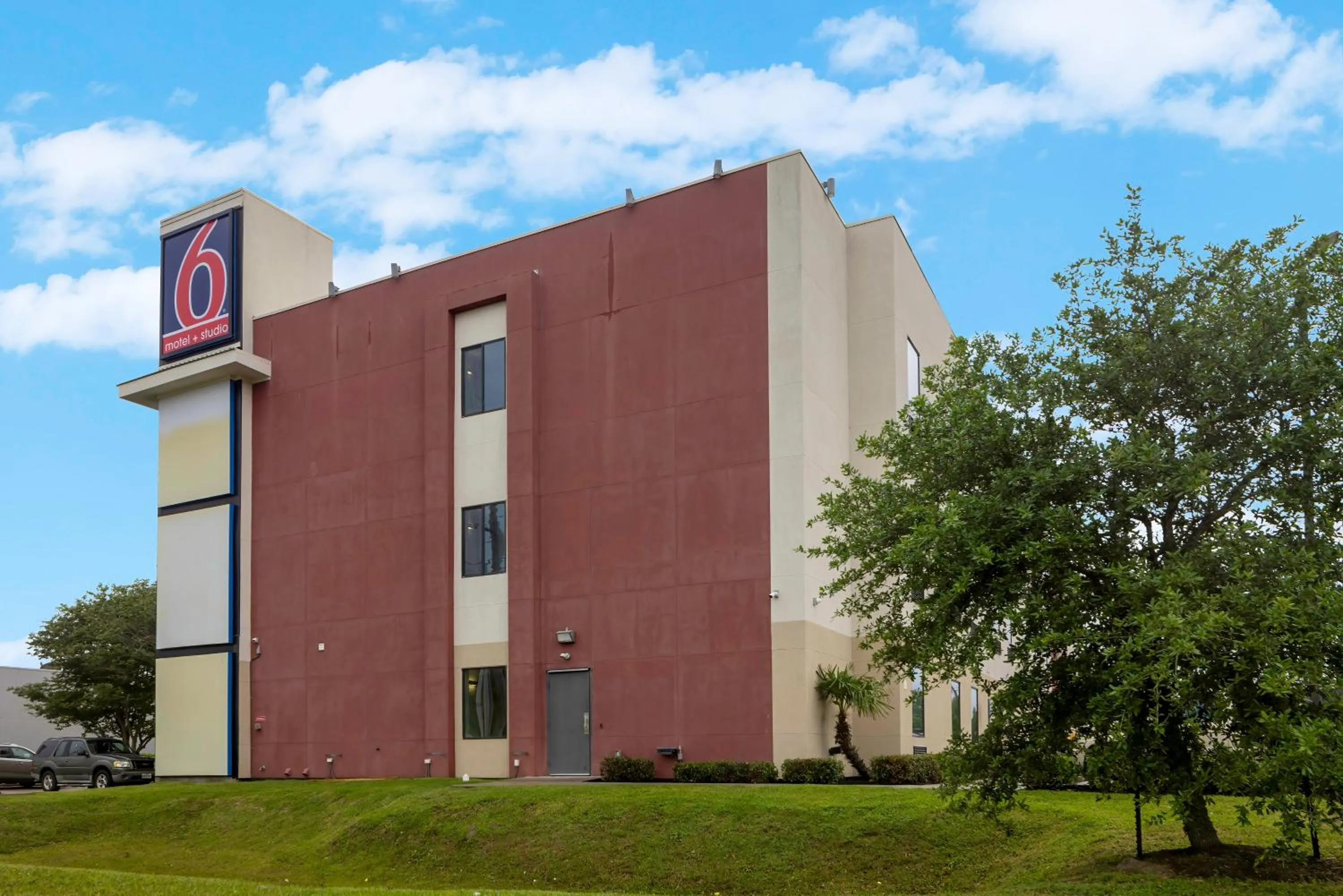 Property building in Motel 6 Texas City I-45