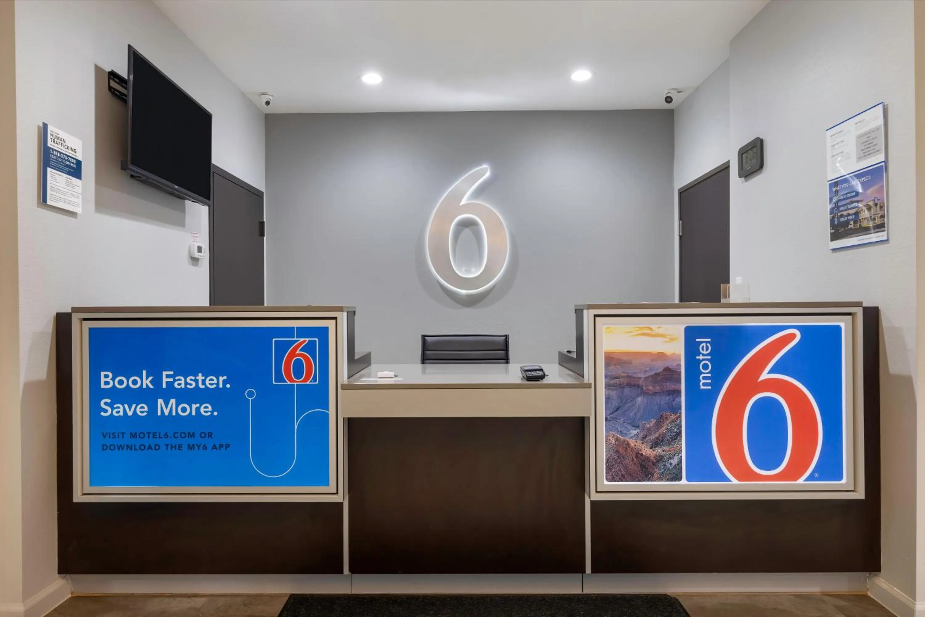 Lobby or reception in Motel 6 Texas City I-45